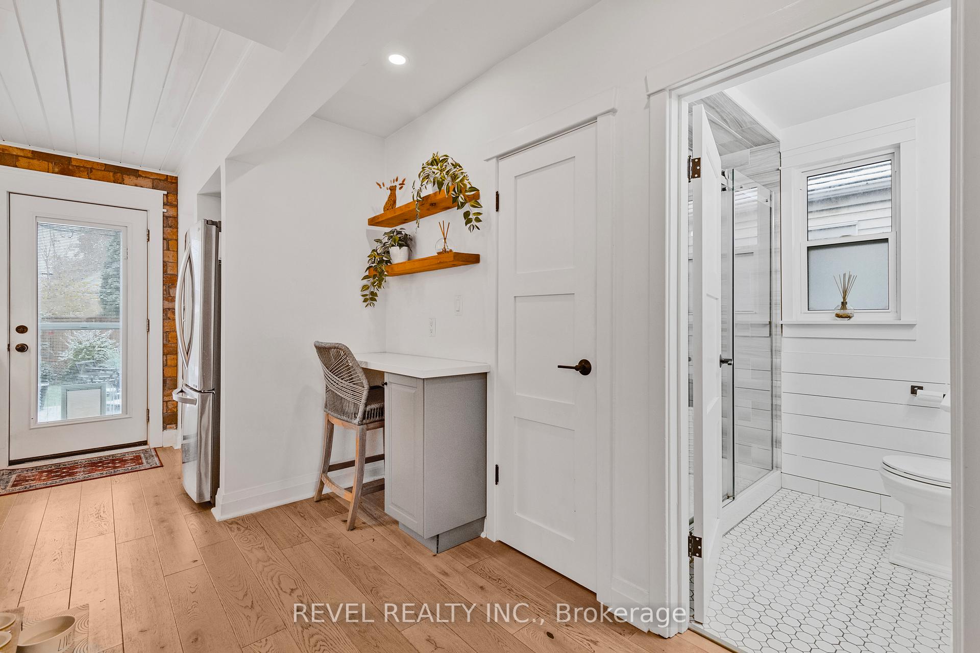 Photo 14 of 175 Wexford Avenue S, Hamilton, Delta — HOMEH