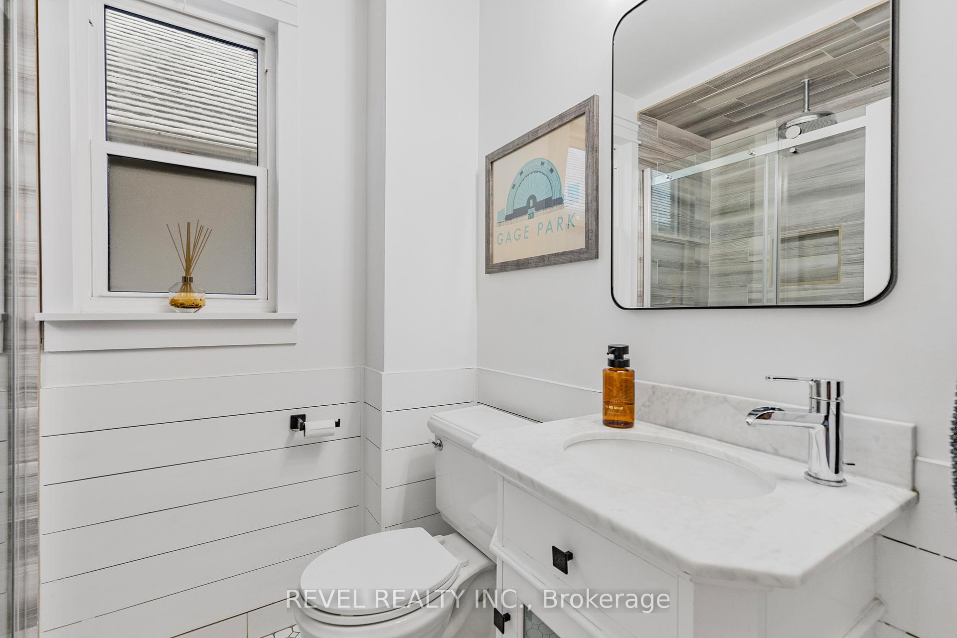 Photo 15 of 175 Wexford Avenue S, Hamilton, Delta — HOMEH