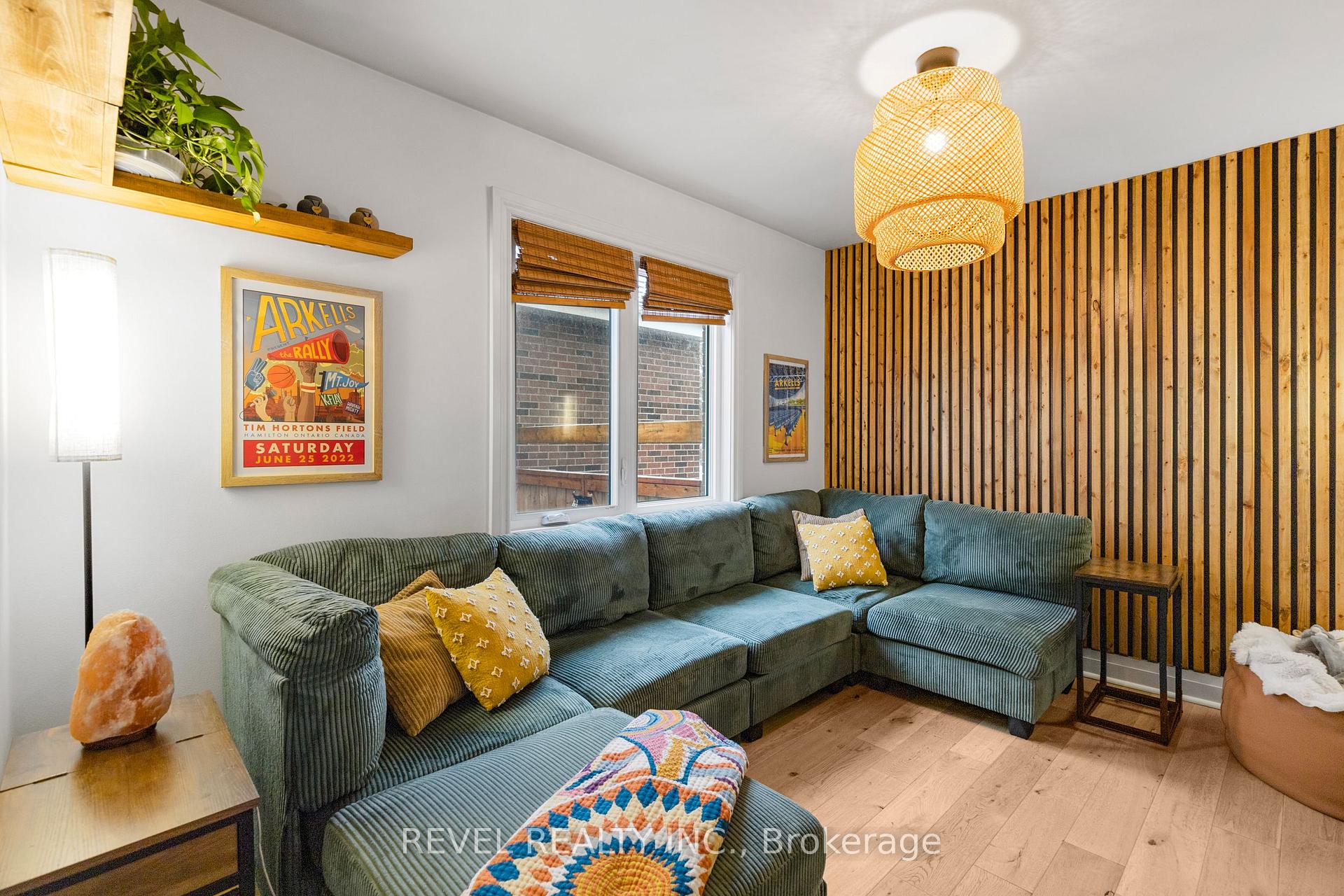 Photo 17 of 175 Wexford Avenue S, Hamilton, Delta — HOMEH