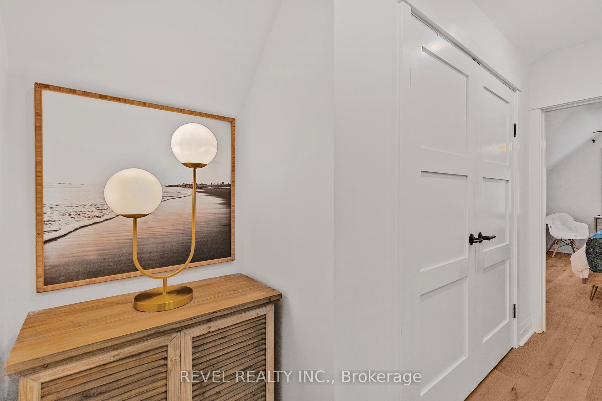 Photo 19 of 175 Wexford Avenue S, Hamilton, Delta — HOMEH