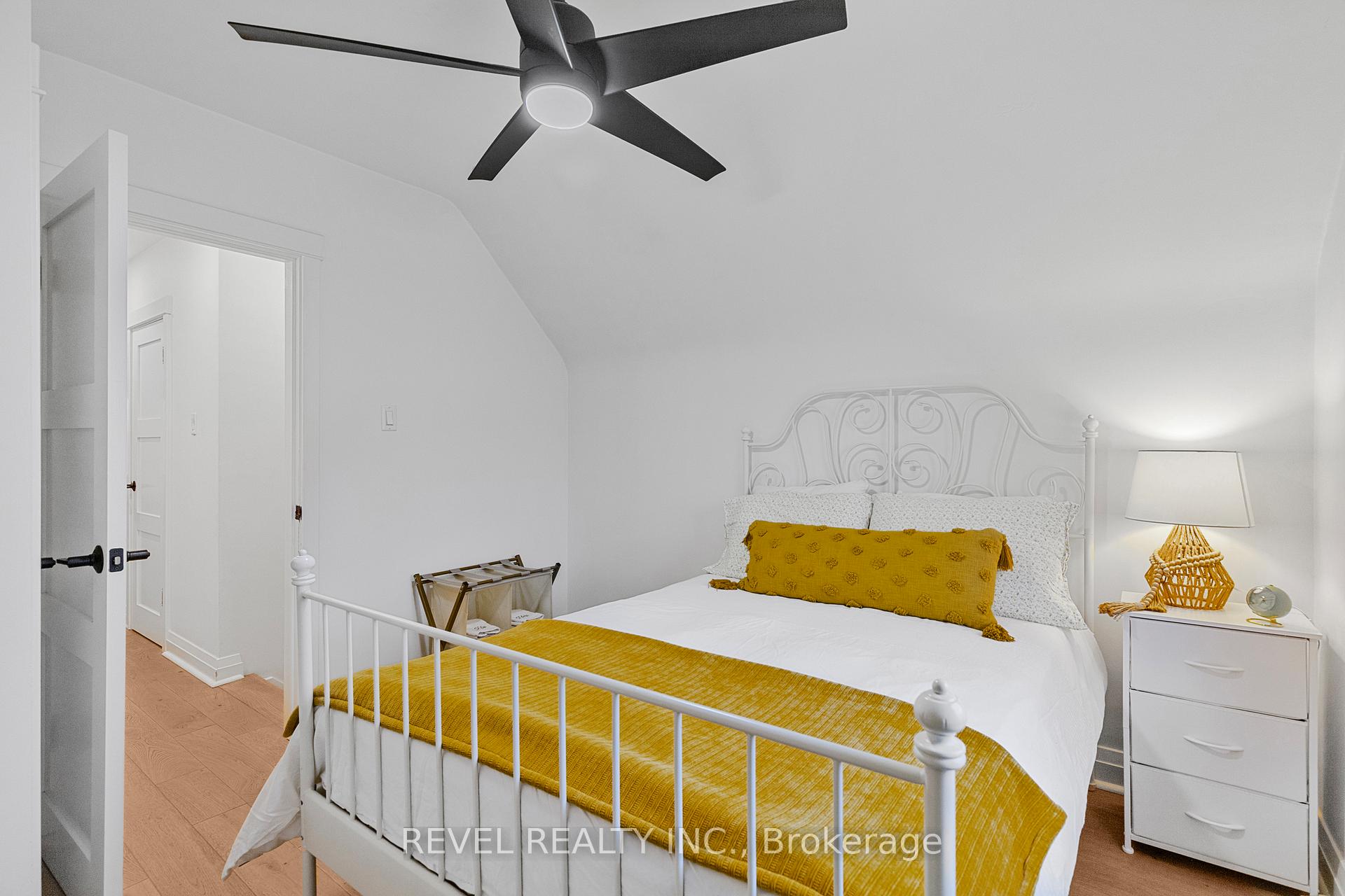 Photo 24 of 175 Wexford Avenue S, Hamilton, Delta — HOMEH