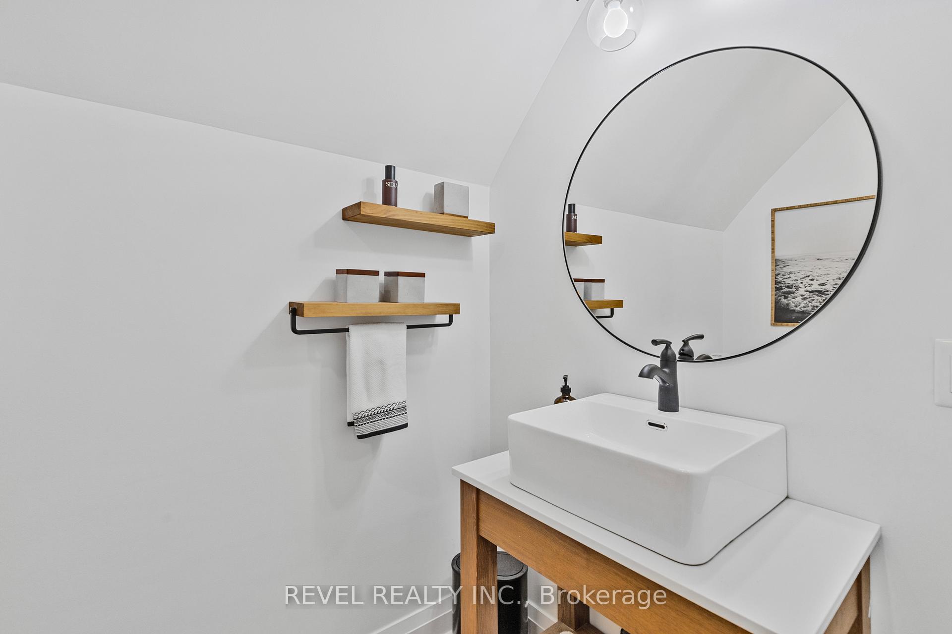 Photo 25 of 175 Wexford Avenue S, Hamilton, Delta — HOMEH