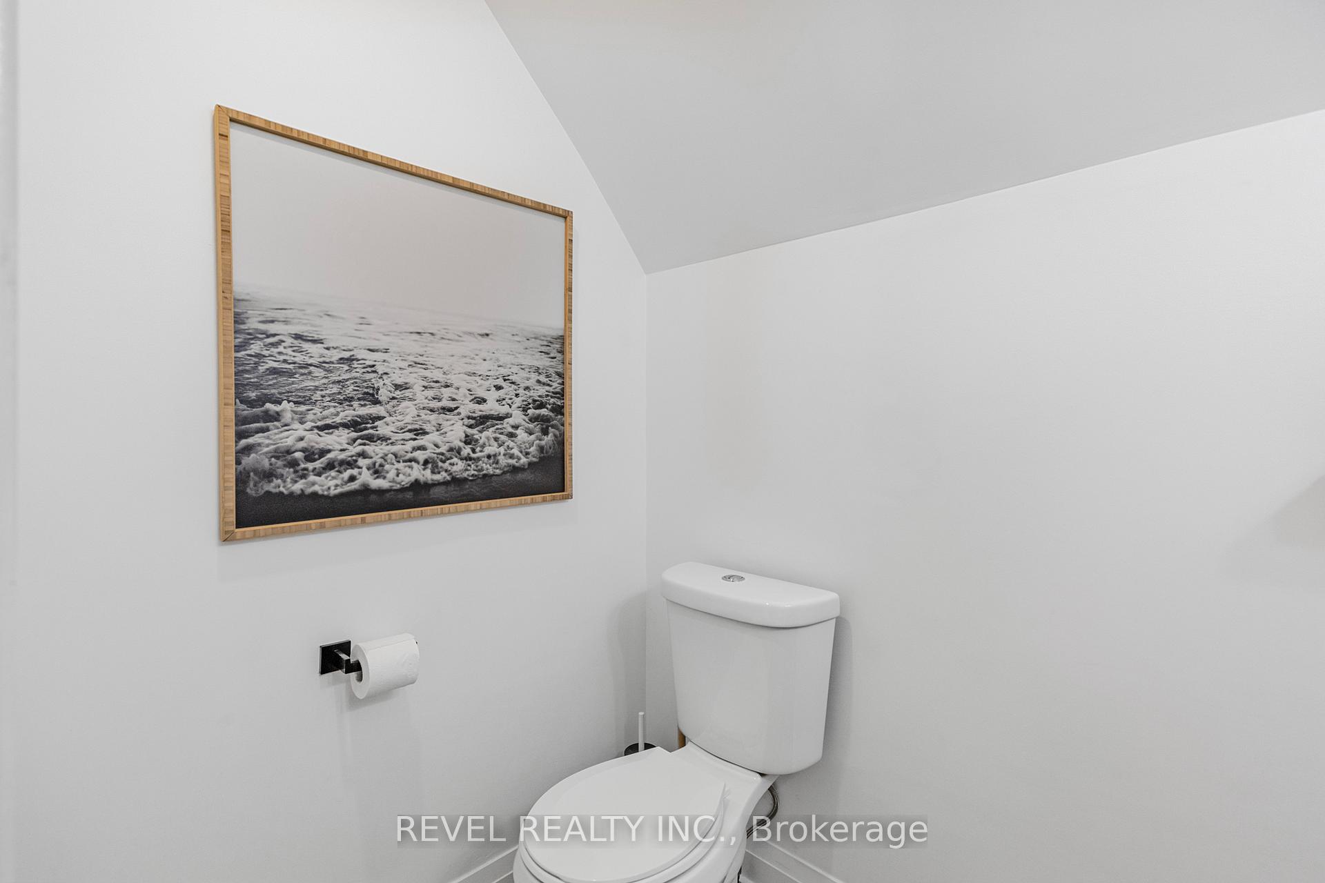 Photo 26 of 175 Wexford Avenue S, Hamilton, Delta — HOMEH