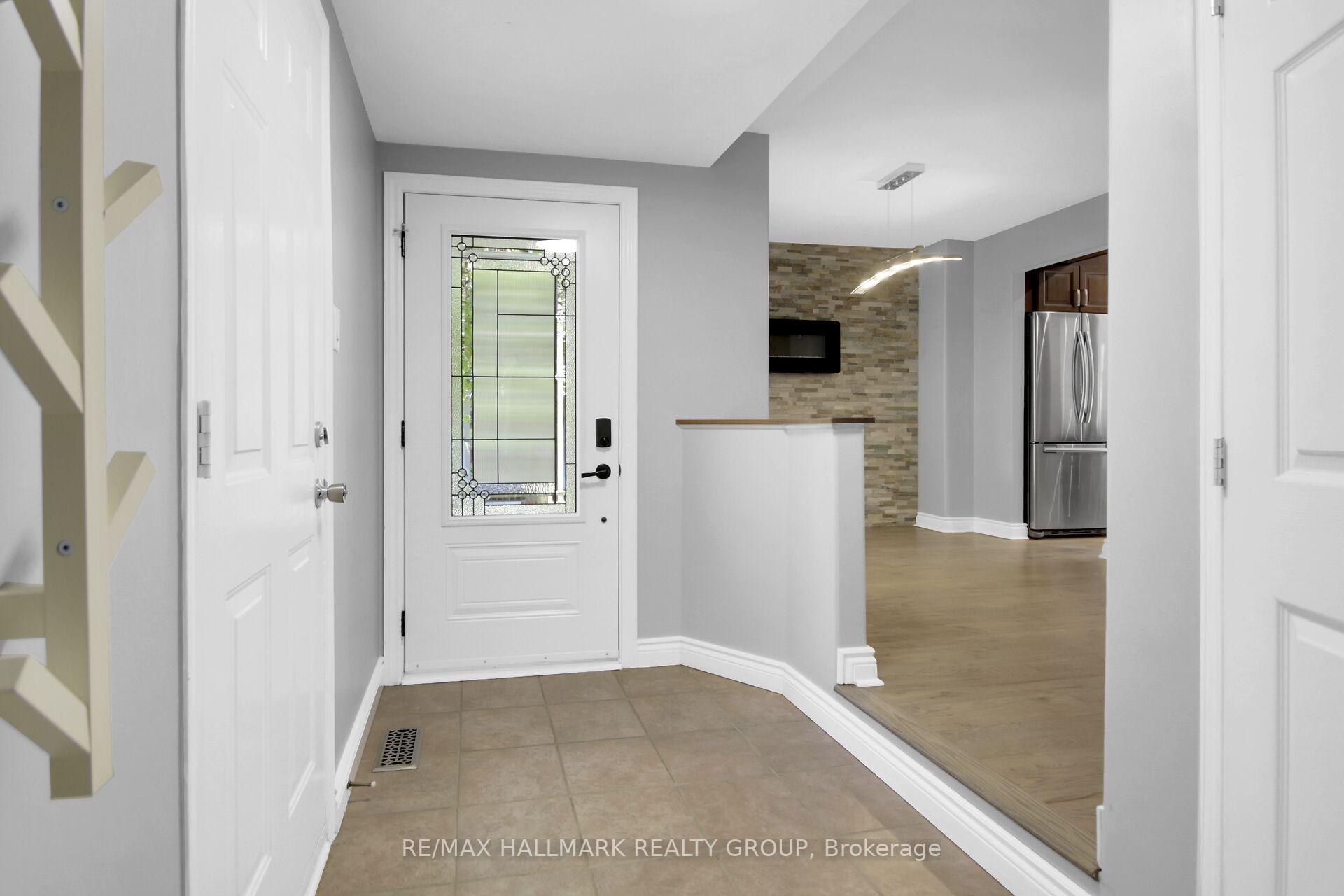 Photo 2 of 4 Saffron Court, Ottawa, Barrhaven - Longfields — HOMEH