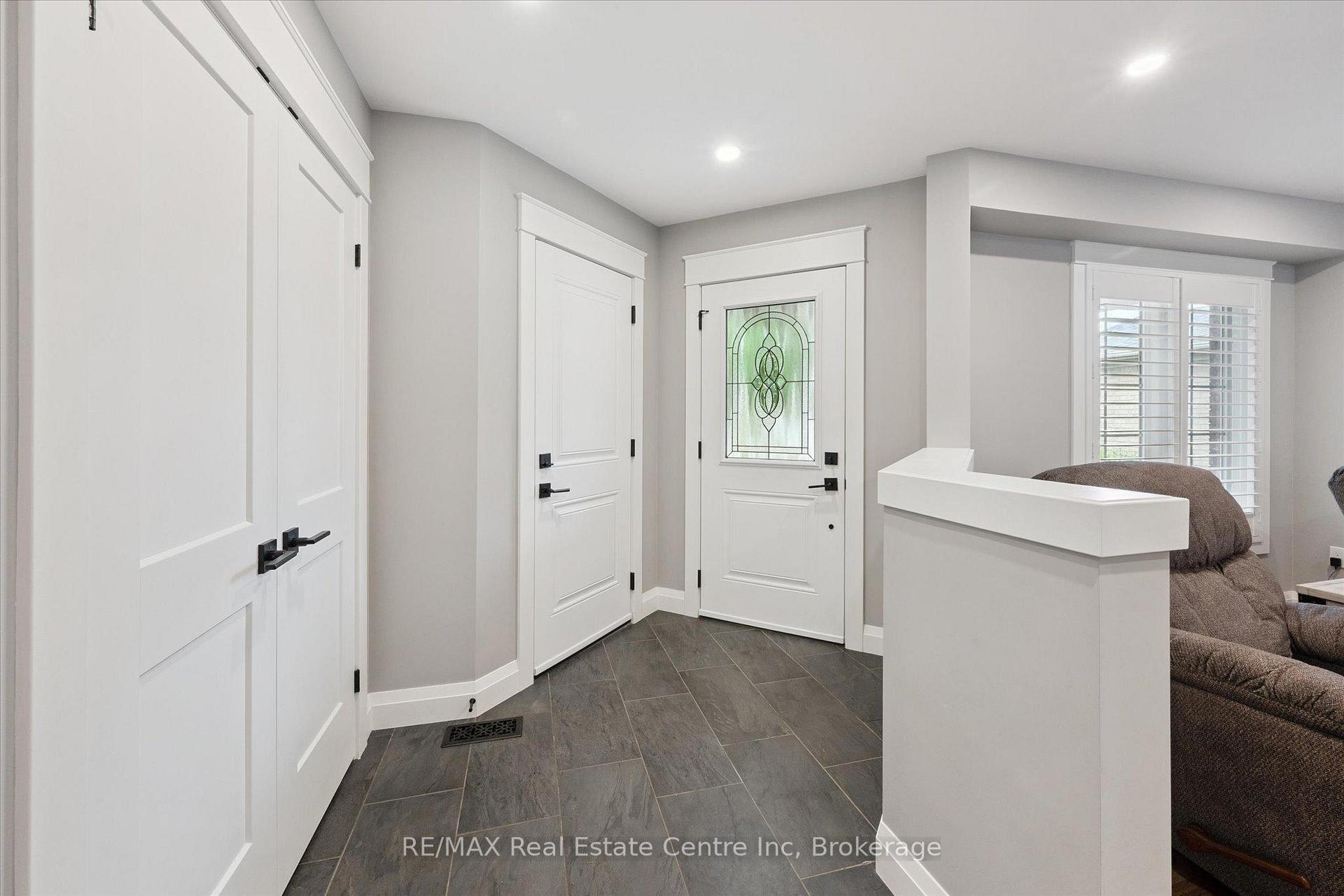 Photo 3 of 232 Farley Drive, Guelph, Pineridge/Westminster Woods — HOMEH