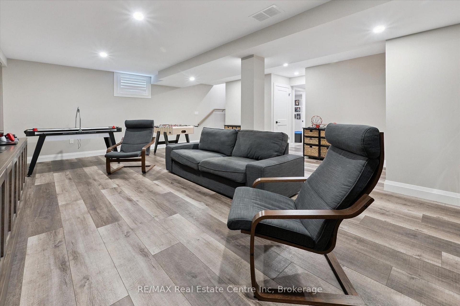 Photo 21 of 232 Farley Drive, Guelph, Pineridge/Westminster Woods — HOMEH