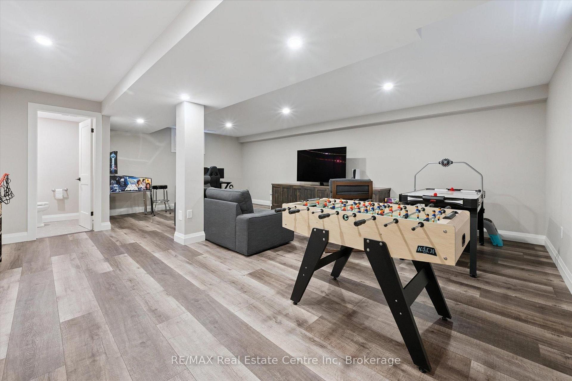 Photo 22 of 232 Farley Drive, Guelph, Pineridge/Westminster Woods — HOMEH