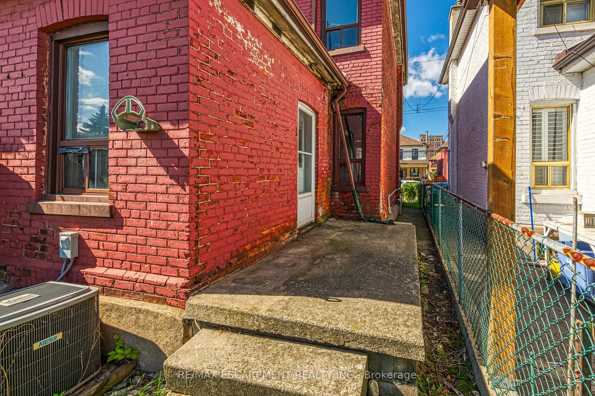 Photo 6 of 36 Fullerton Avenue, Hamilton, Gibson — HOMEH