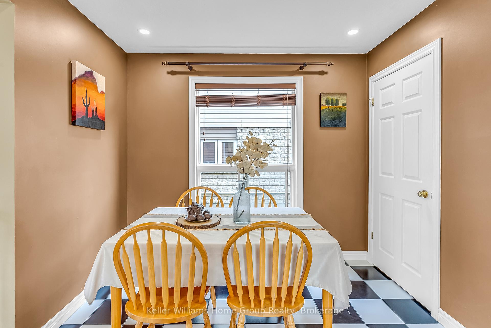 Photo 8 of 7 Evans Drive, Guelph, Pineridge/Westminster Woods — HOMEH