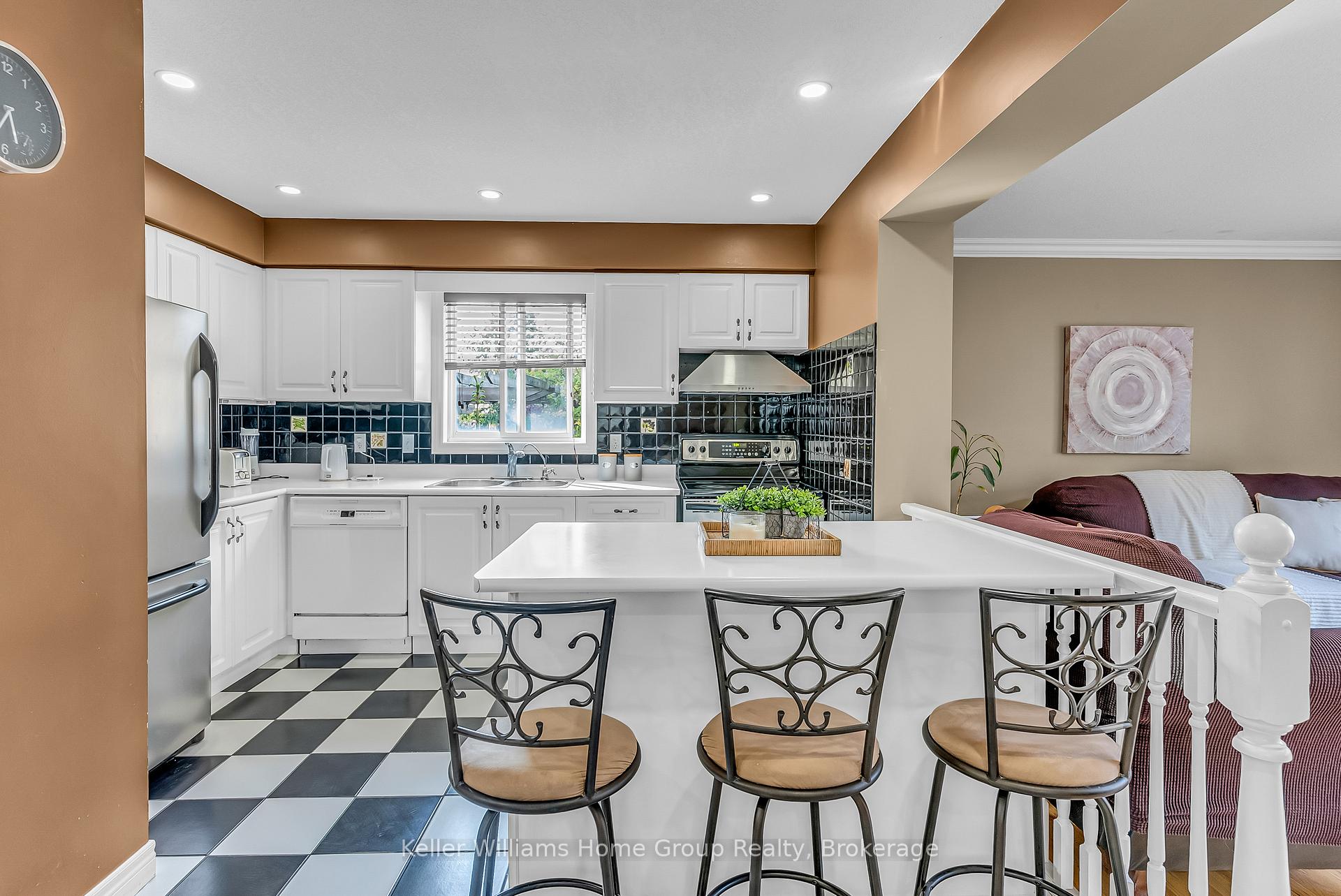 Photo 10 of 7 Evans Drive, Guelph, Pineridge/Westminster Woods — HOMEH