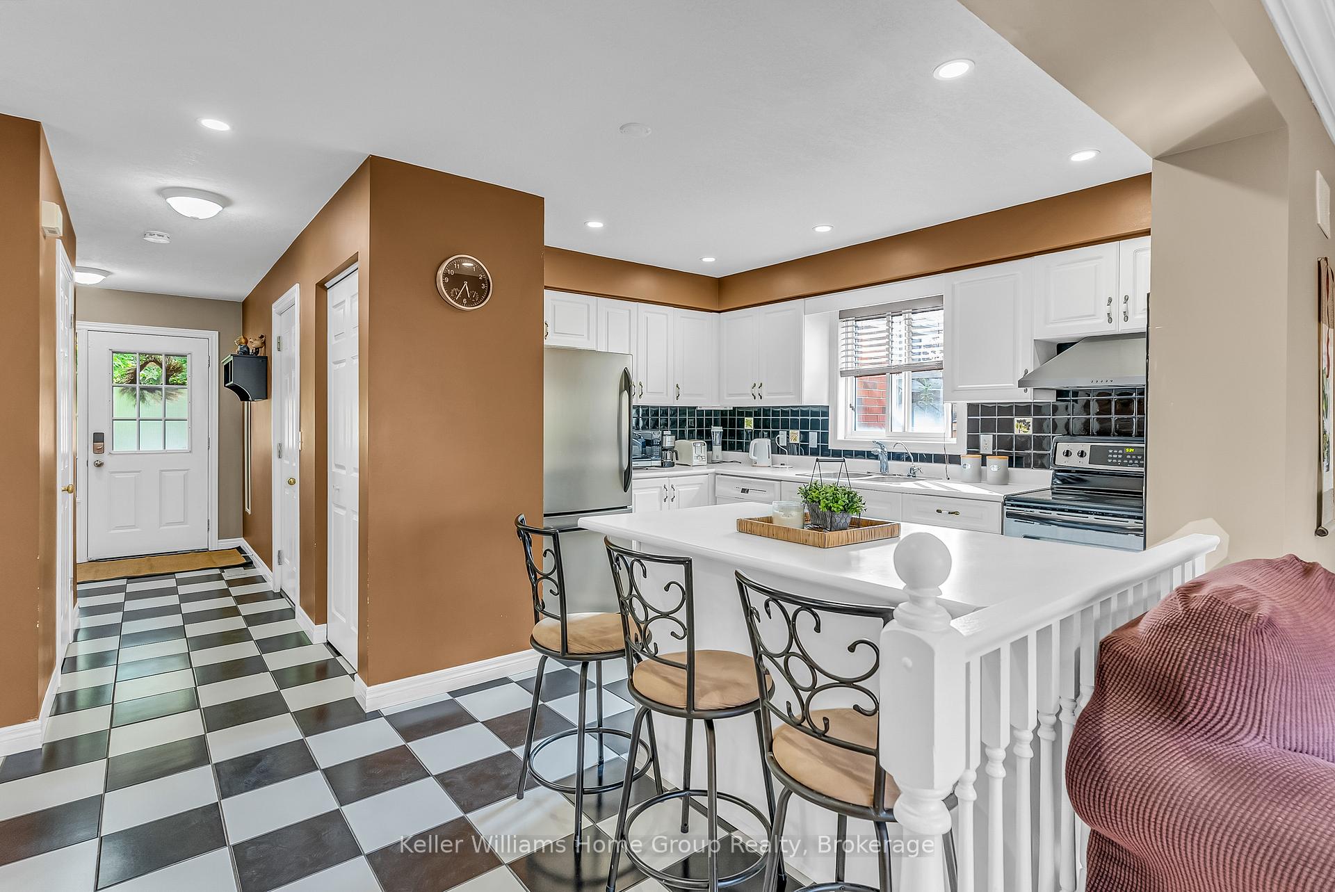 Photo 11 of 7 Evans Drive, Guelph, Pineridge/Westminster Woods — HOMEH