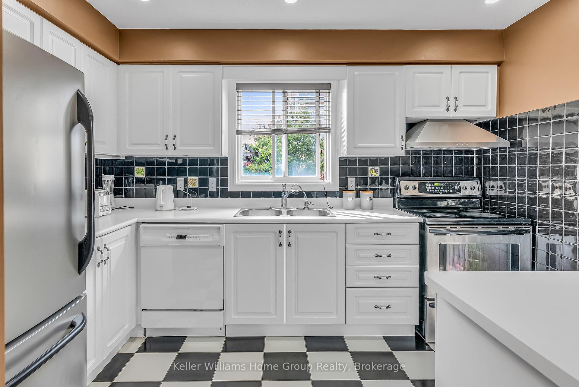 Photo 13 of 7 Evans Drive, Guelph, Pineridge/Westminster Woods — HOMEH