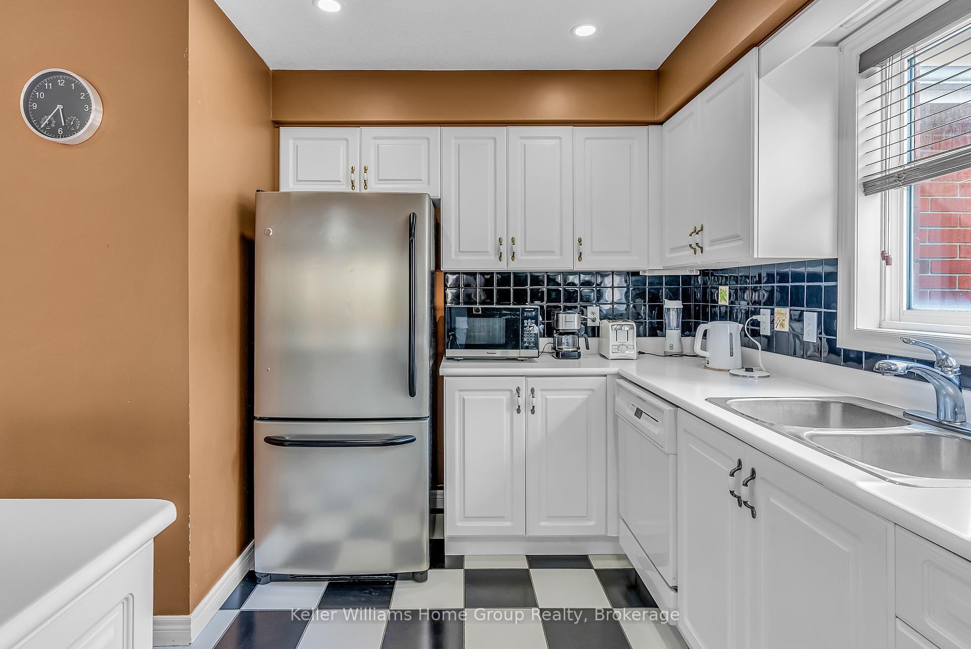 Photo 14 of 7 Evans Drive, Guelph, Pineridge/Westminster Woods — HOMEH