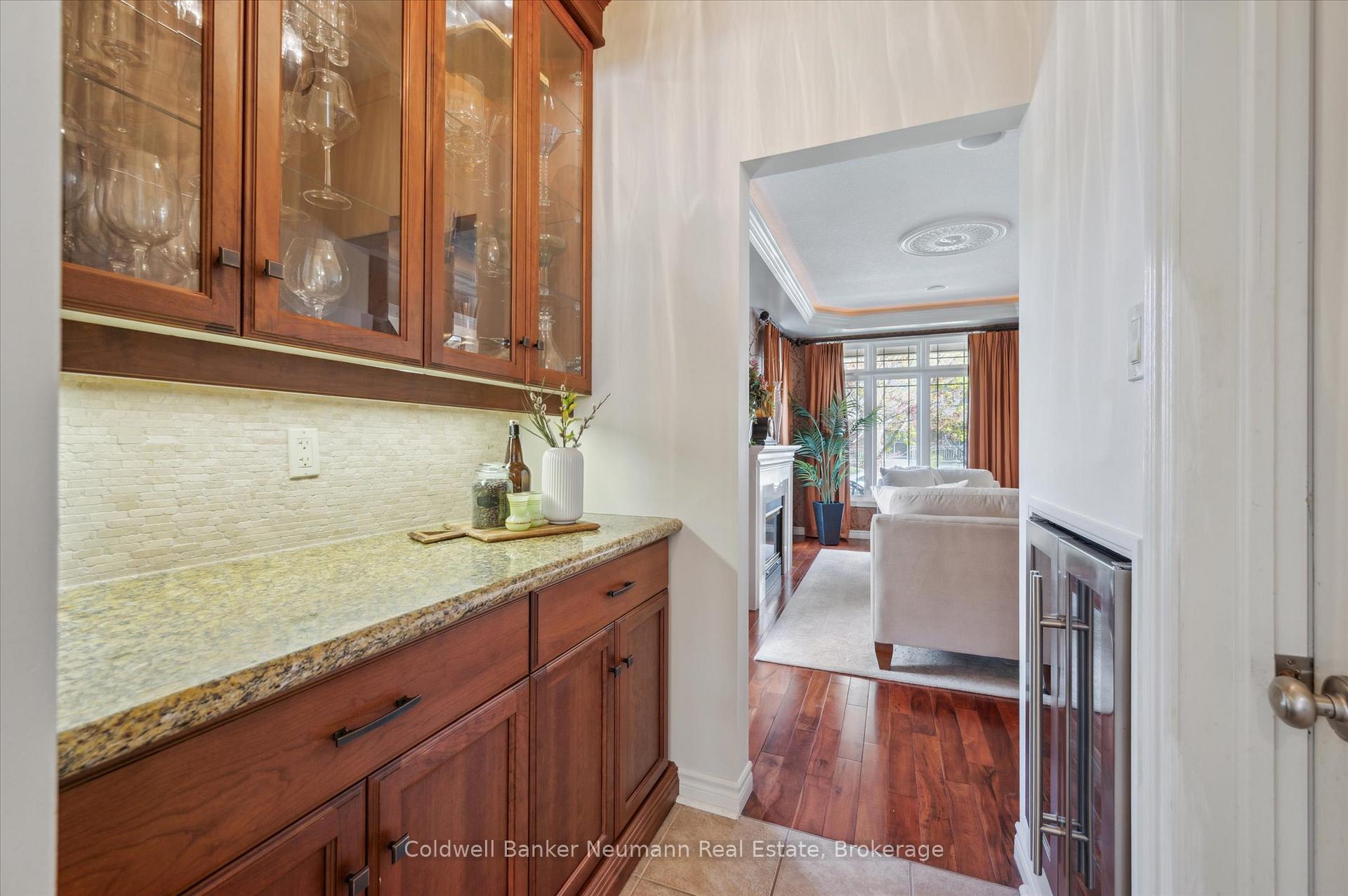 Photo 6 of 8 Ray Crescent, Guelph, Pineridge/Westminster Woods — HOMEH