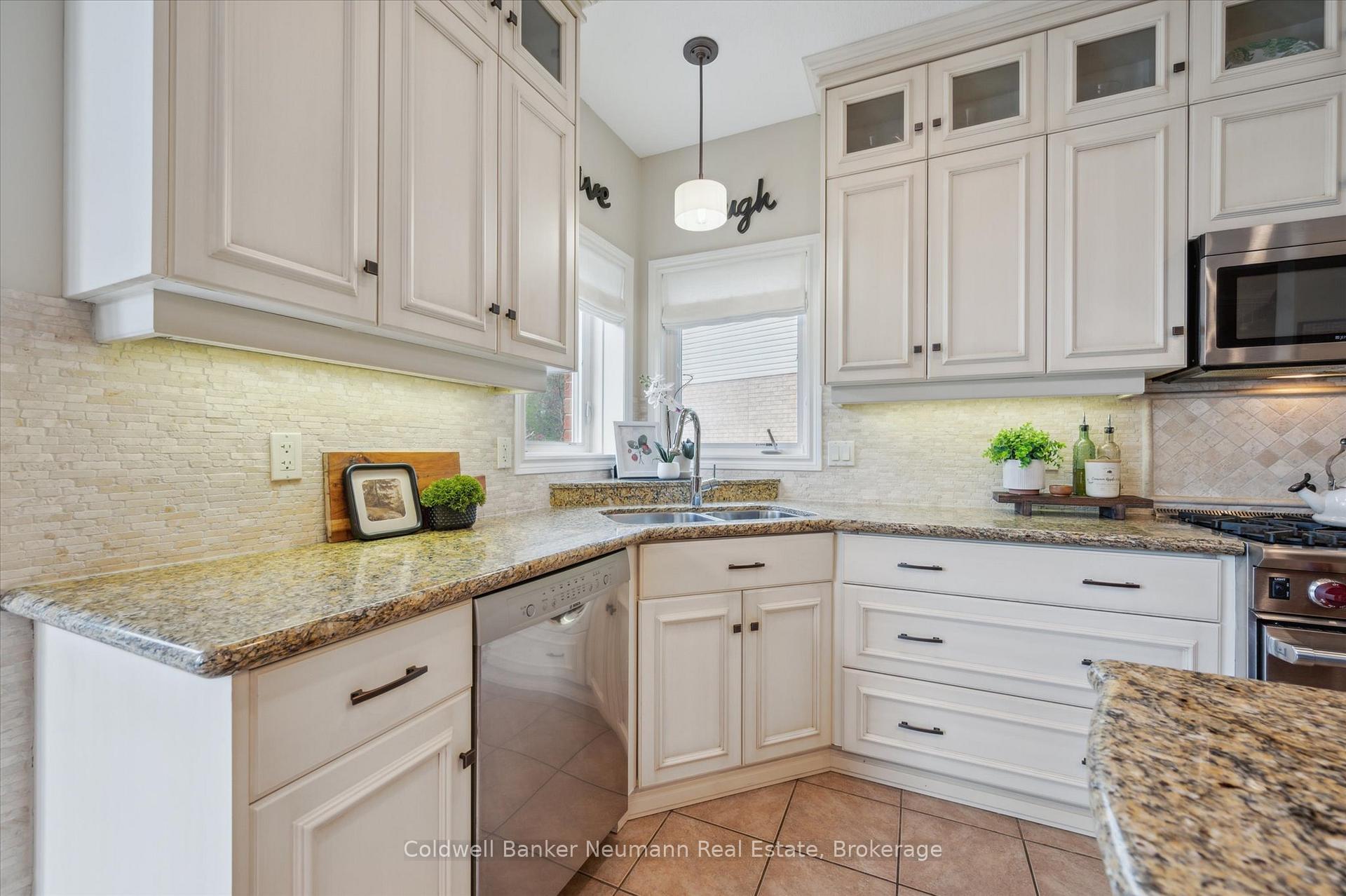 Photo 9 of 8 Ray Crescent, Guelph, Pineridge/Westminster Woods — HOMEH