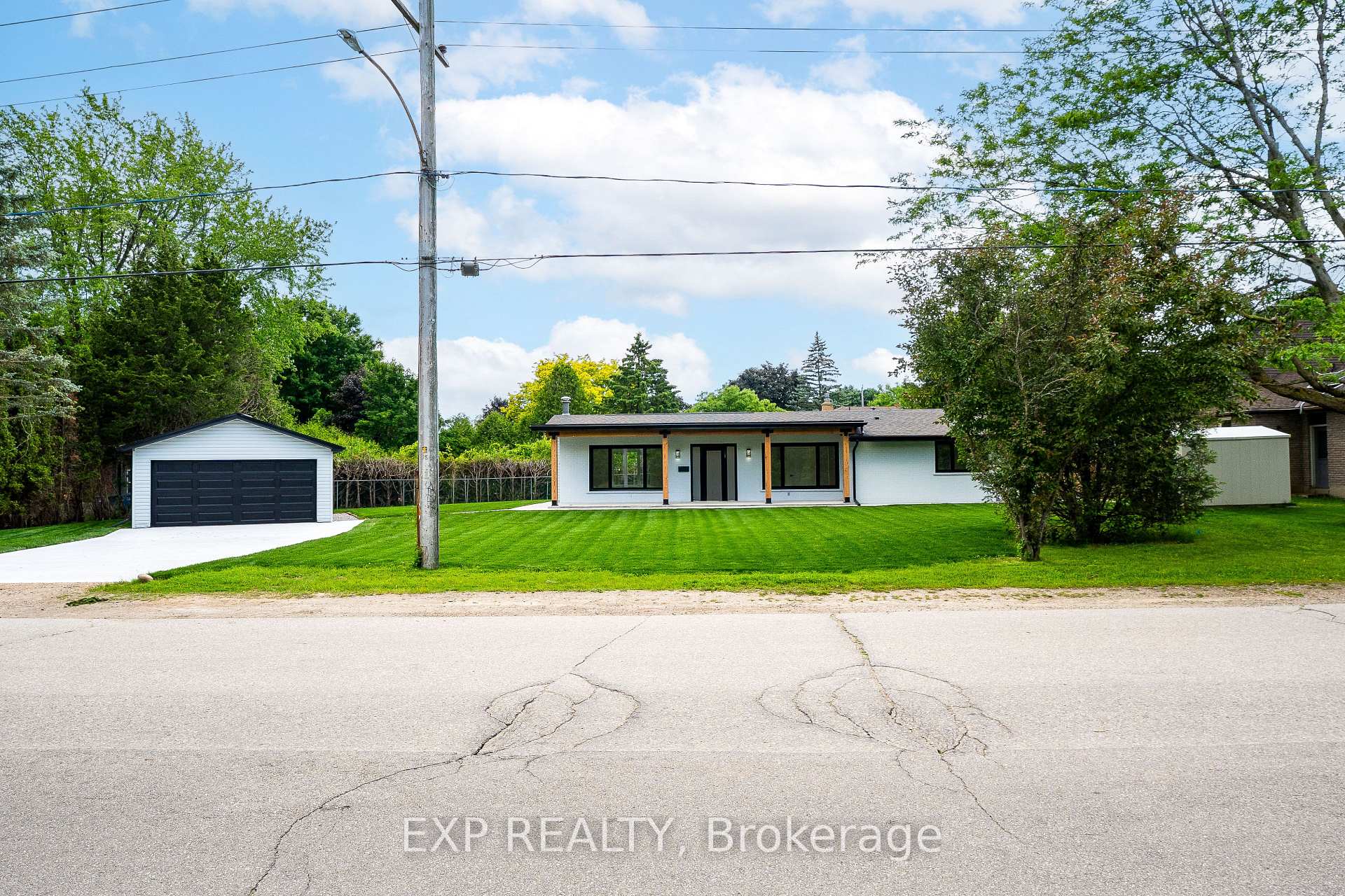 Photo 3 of 643 Hanlon Road, Guelph, Dovercliffe Park/Old University — HOMEH