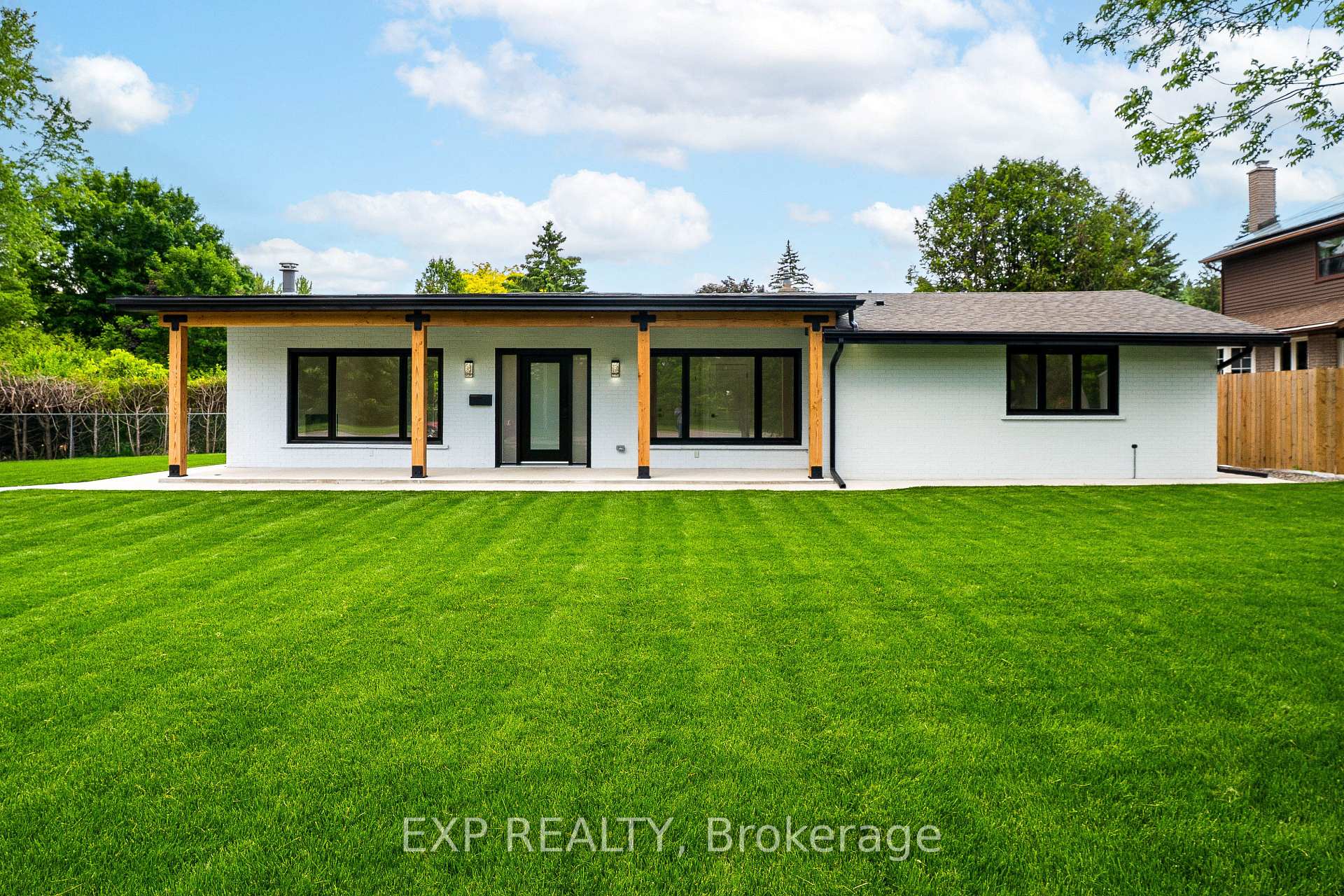 Photo 4 of 643 Hanlon Road, Guelph, Dovercliffe Park/Old University — HOMEH