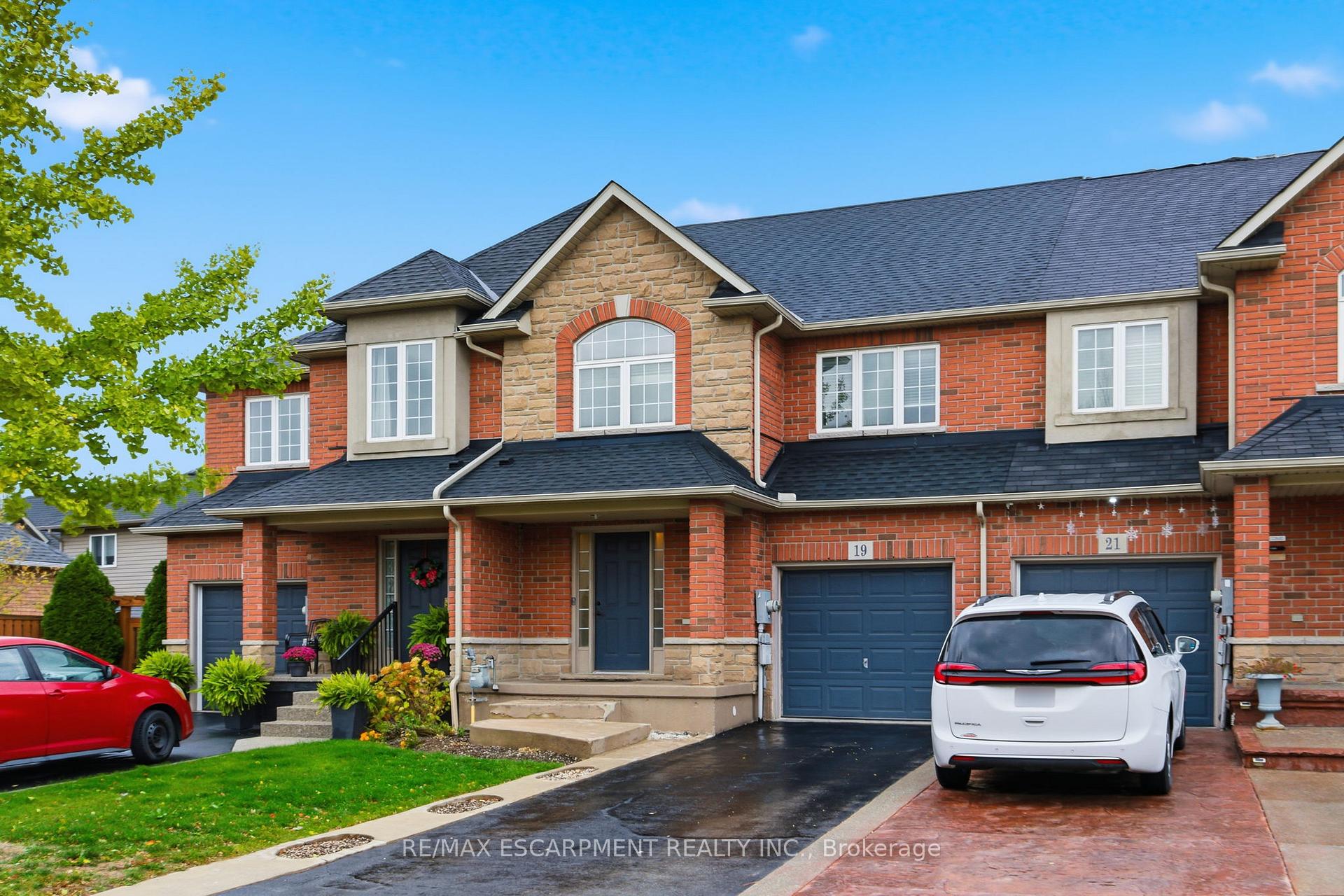 Photo 1 of 19 Blue Mountain Drive, Hamilton, Rural Glanbrook — HOMEH