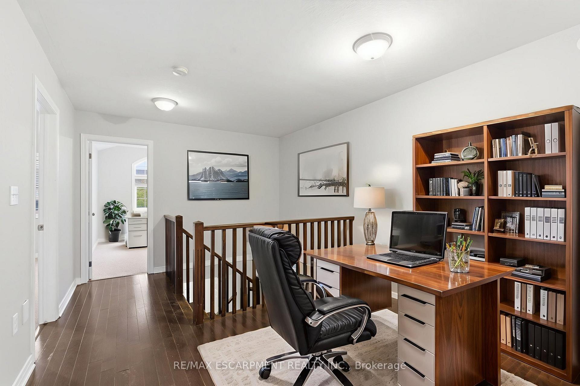 Photo 5 of 19 Blue Mountain Drive, Hamilton, Rural Glanbrook — HOMEH