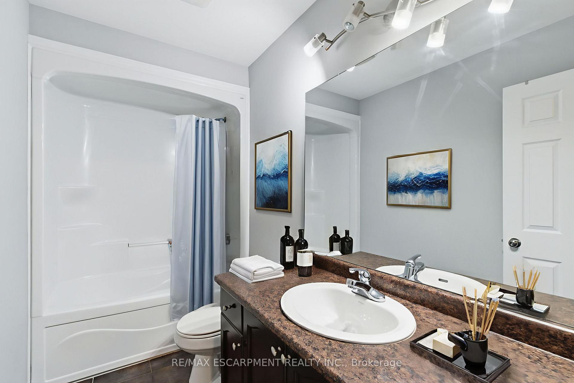 Photo 10 of 19 Blue Mountain Drive, Hamilton, Rural Glanbrook — HOMEH