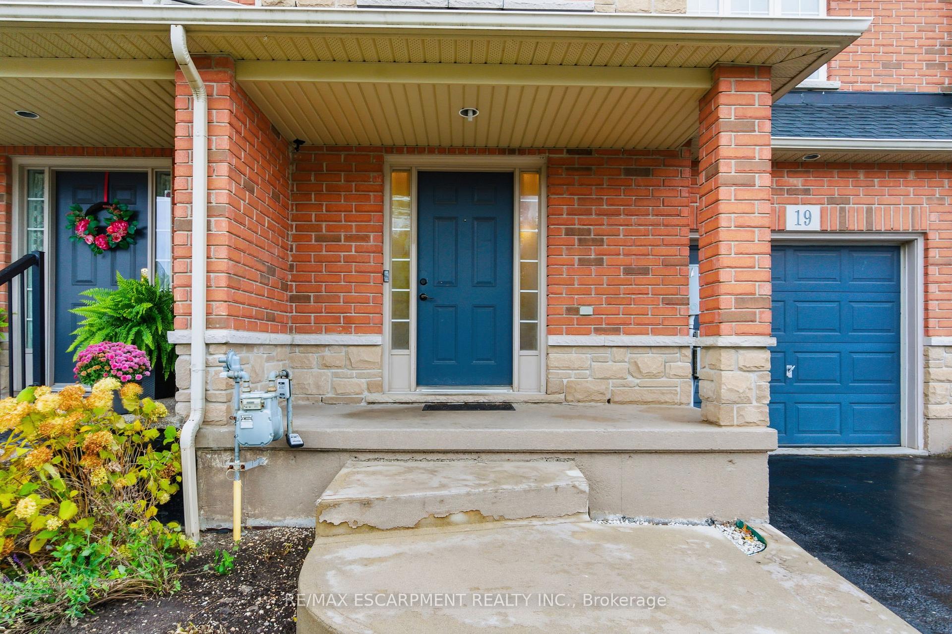 Photo 11 of 19 Blue Mountain Drive, Hamilton, Rural Glanbrook — HOMEH