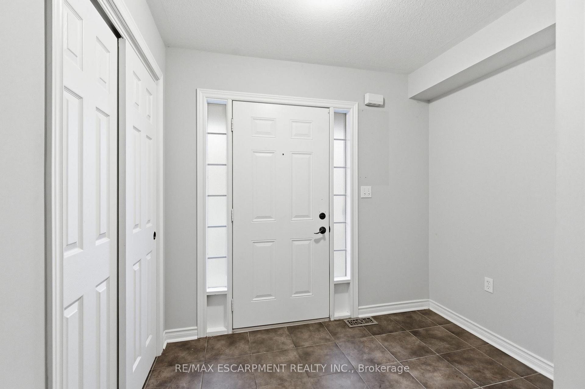 Photo 12 of 19 Blue Mountain Drive, Hamilton, Rural Glanbrook — HOMEH