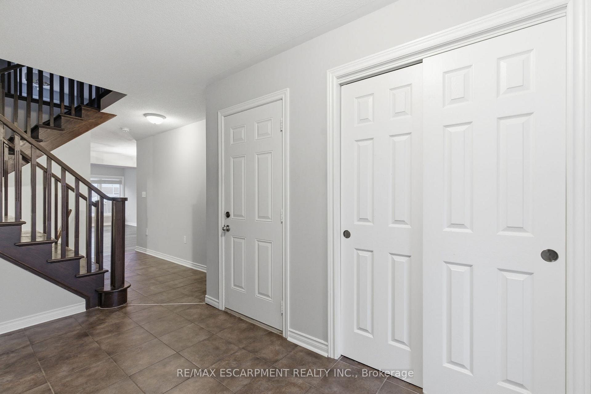 Photo 13 of 19 Blue Mountain Drive, Hamilton, Rural Glanbrook — HOMEH