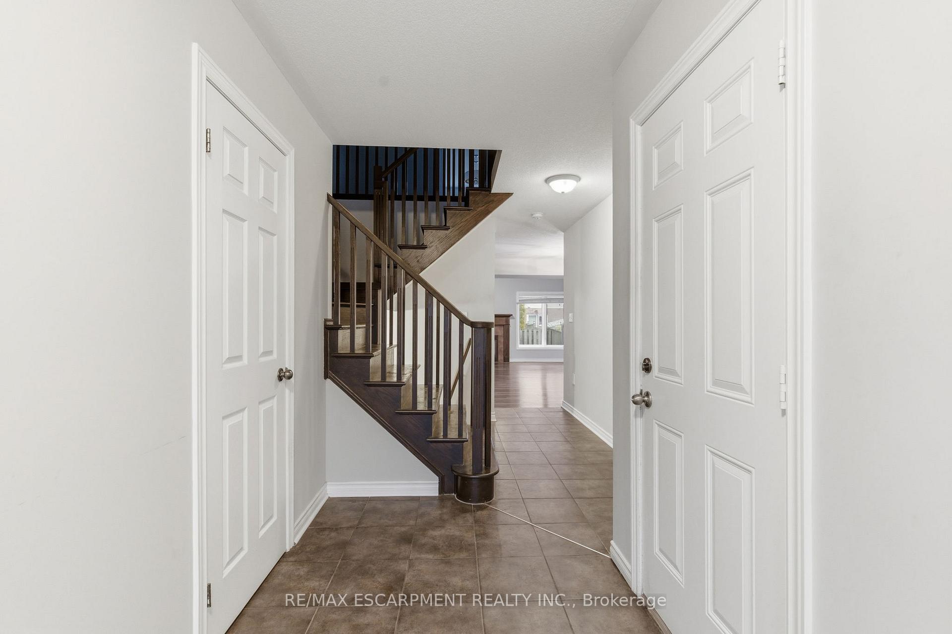 Photo 14 of 19 Blue Mountain Drive, Hamilton, Rural Glanbrook — HOMEH