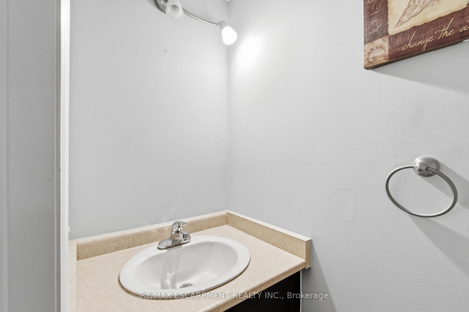 Photo 15 of 19 Blue Mountain Drive, Hamilton, Rural Glanbrook — HOMEH