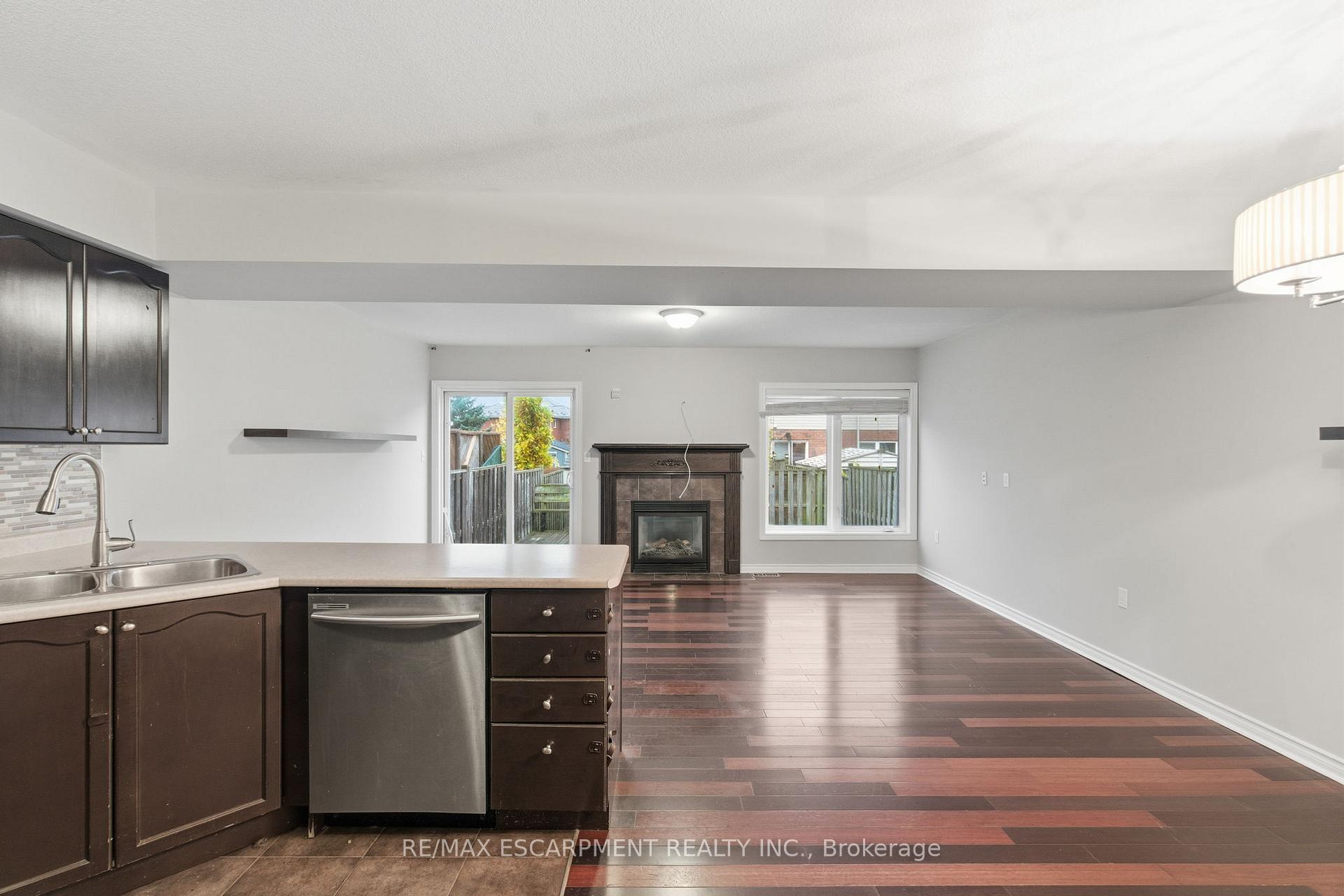 Photo 16 of 19 Blue Mountain Drive, Hamilton, Rural Glanbrook — HOMEH