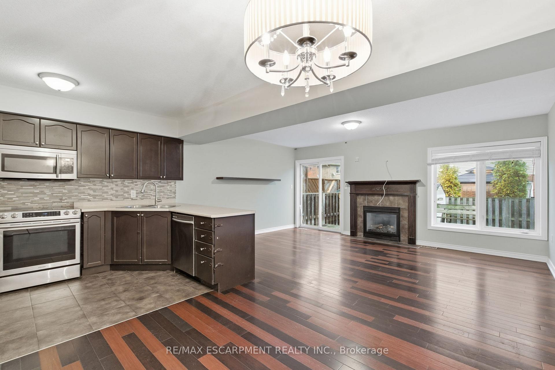 Photo 17 of 19 Blue Mountain Drive, Hamilton, Rural Glanbrook — HOMEH