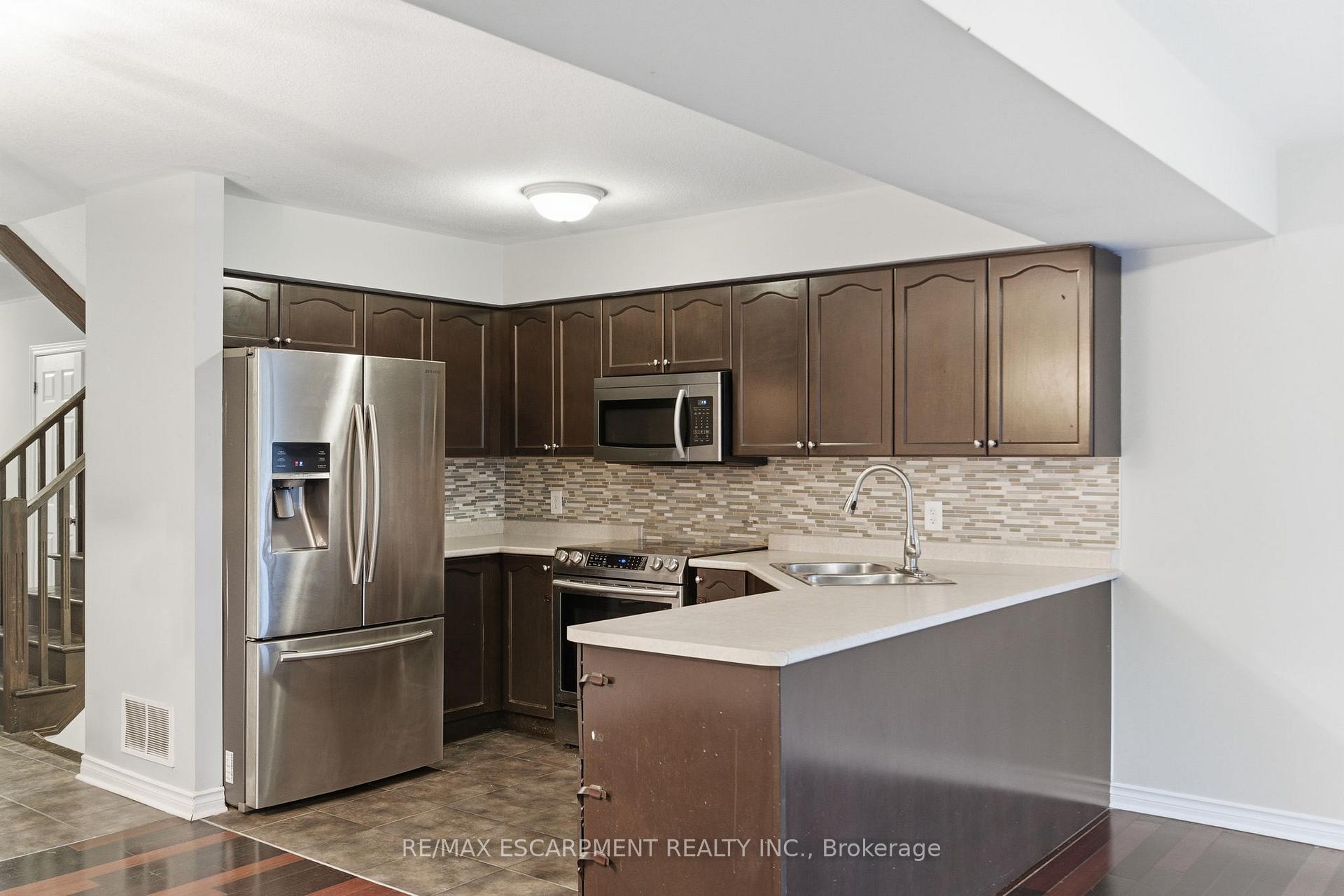Photo 21 of 19 Blue Mountain Drive, Hamilton, Rural Glanbrook — HOMEH
