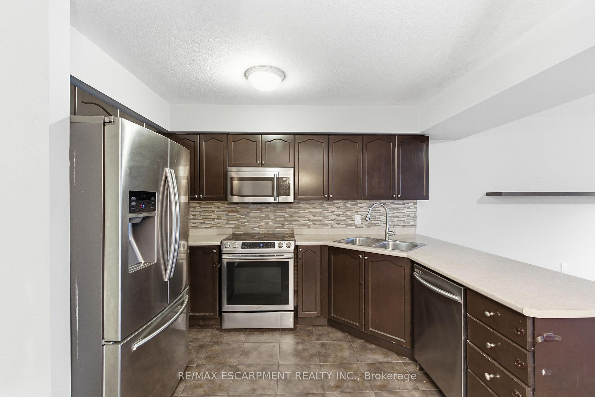 Photo 22 of 19 Blue Mountain Drive, Hamilton, Rural Glanbrook — HOMEH