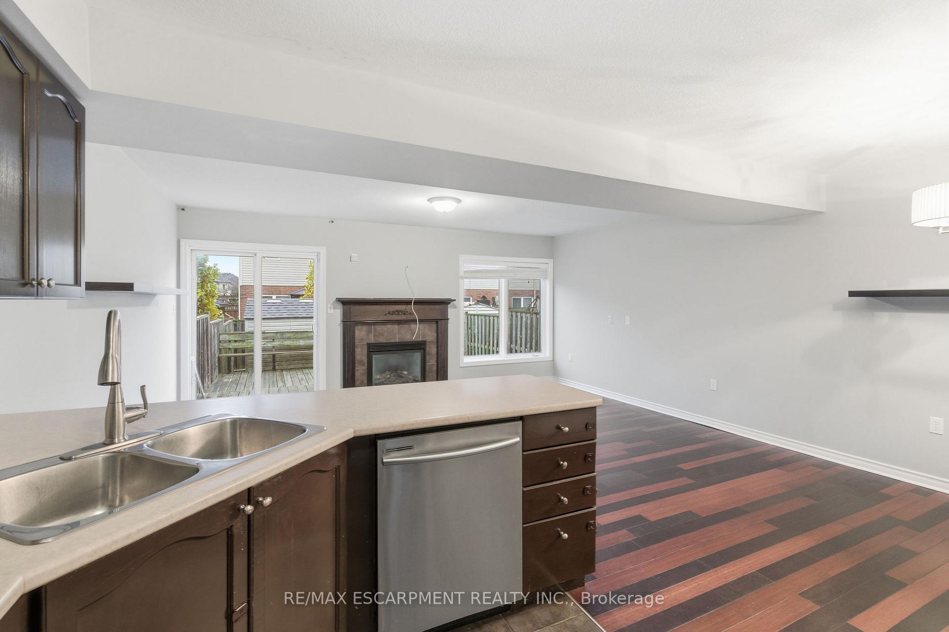 Photo 23 of 19 Blue Mountain Drive, Hamilton, Rural Glanbrook — HOMEH
