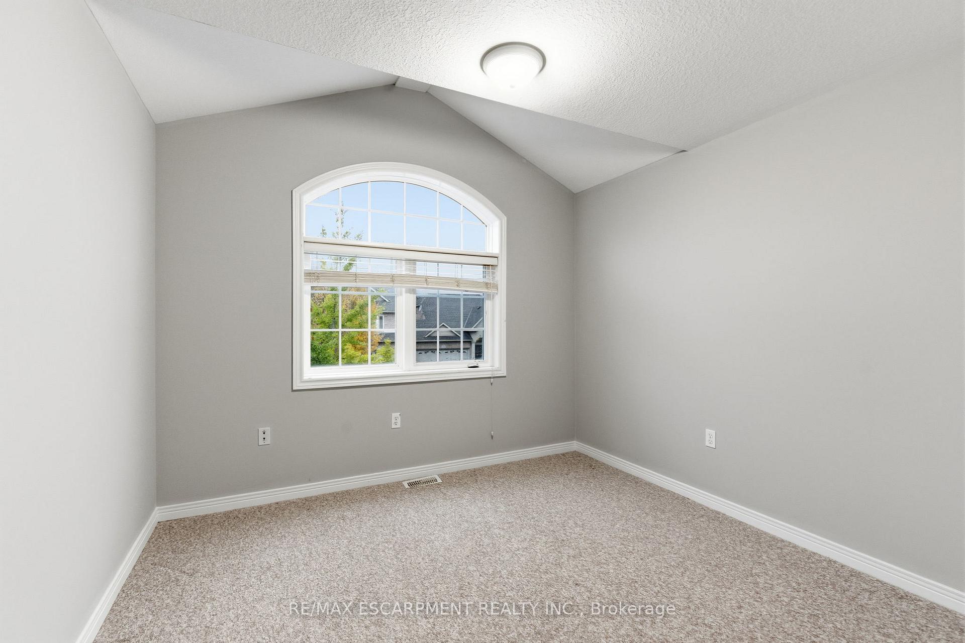 Photo 26 of 19 Blue Mountain Drive, Hamilton, Rural Glanbrook — HOMEH