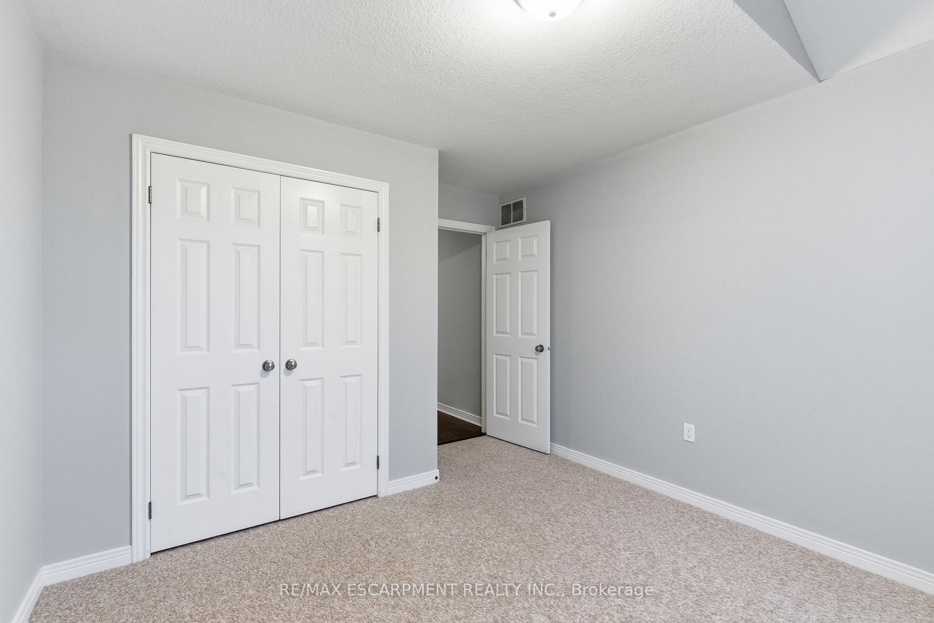 Photo 27 of 19 Blue Mountain Drive, Hamilton, Rural Glanbrook — HOMEH