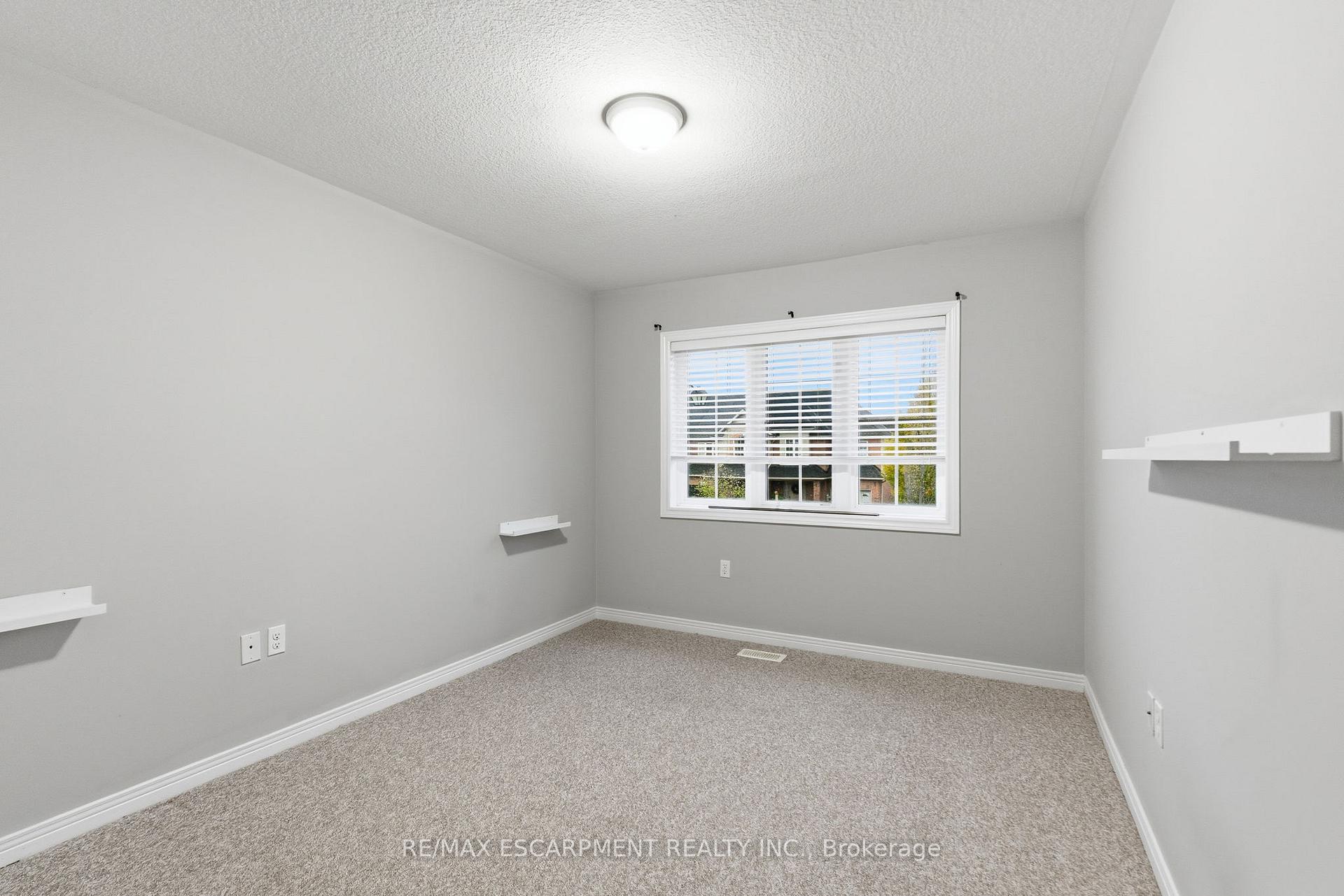 Photo 28 of 19 Blue Mountain Drive, Hamilton, Rural Glanbrook — HOMEH