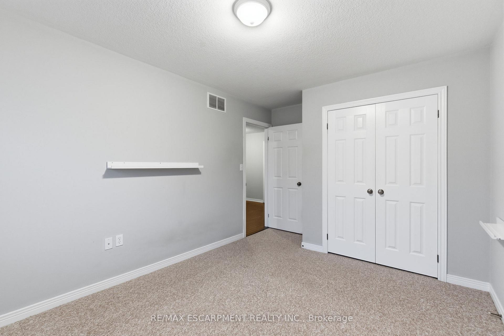 Photo 29 of 19 Blue Mountain Drive, Hamilton, Rural Glanbrook — HOMEH