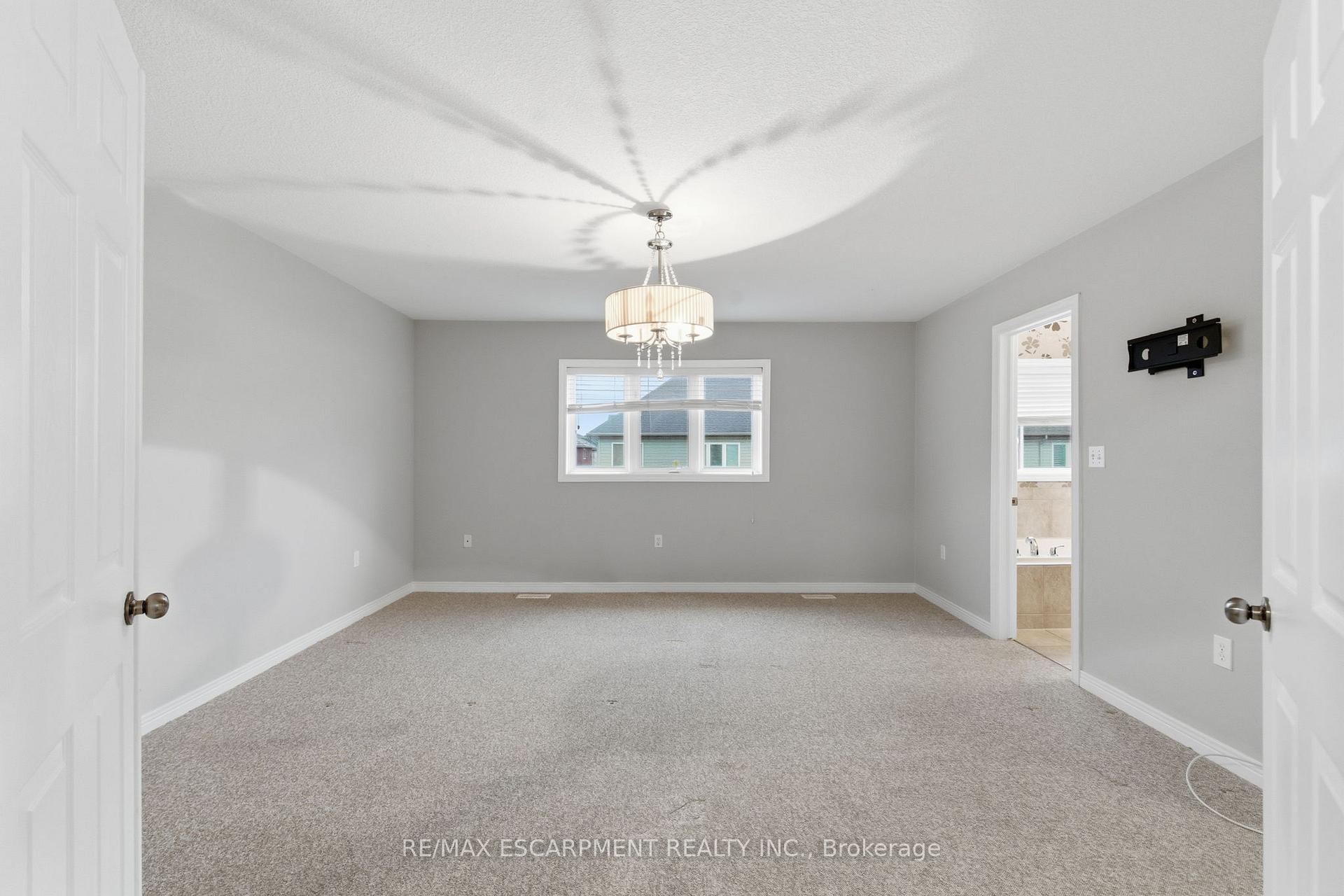 Photo 31 of 19 Blue Mountain Drive, Hamilton, Rural Glanbrook — HOMEH