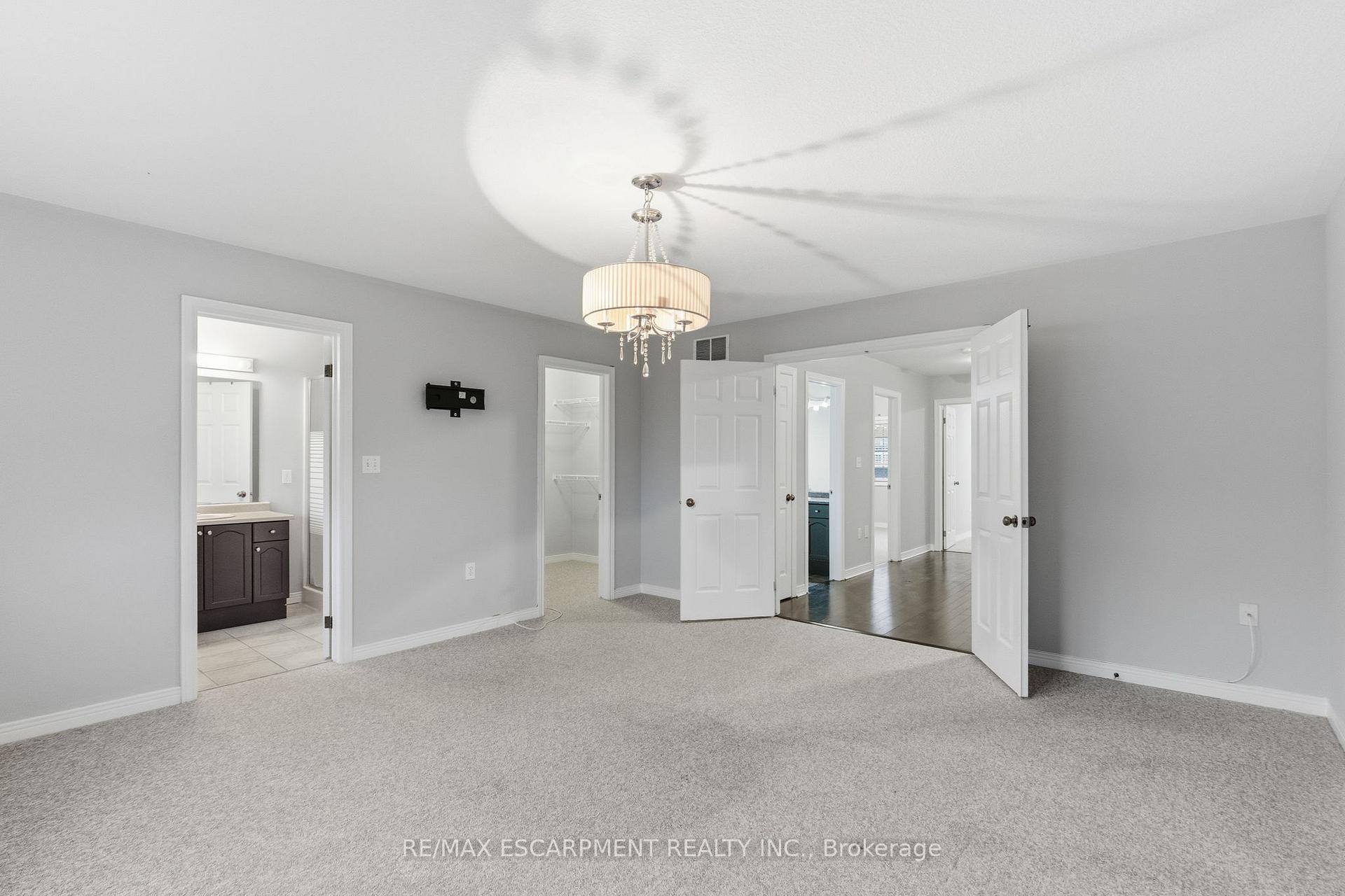 Photo 32 of 19 Blue Mountain Drive, Hamilton, Rural Glanbrook — HOMEH