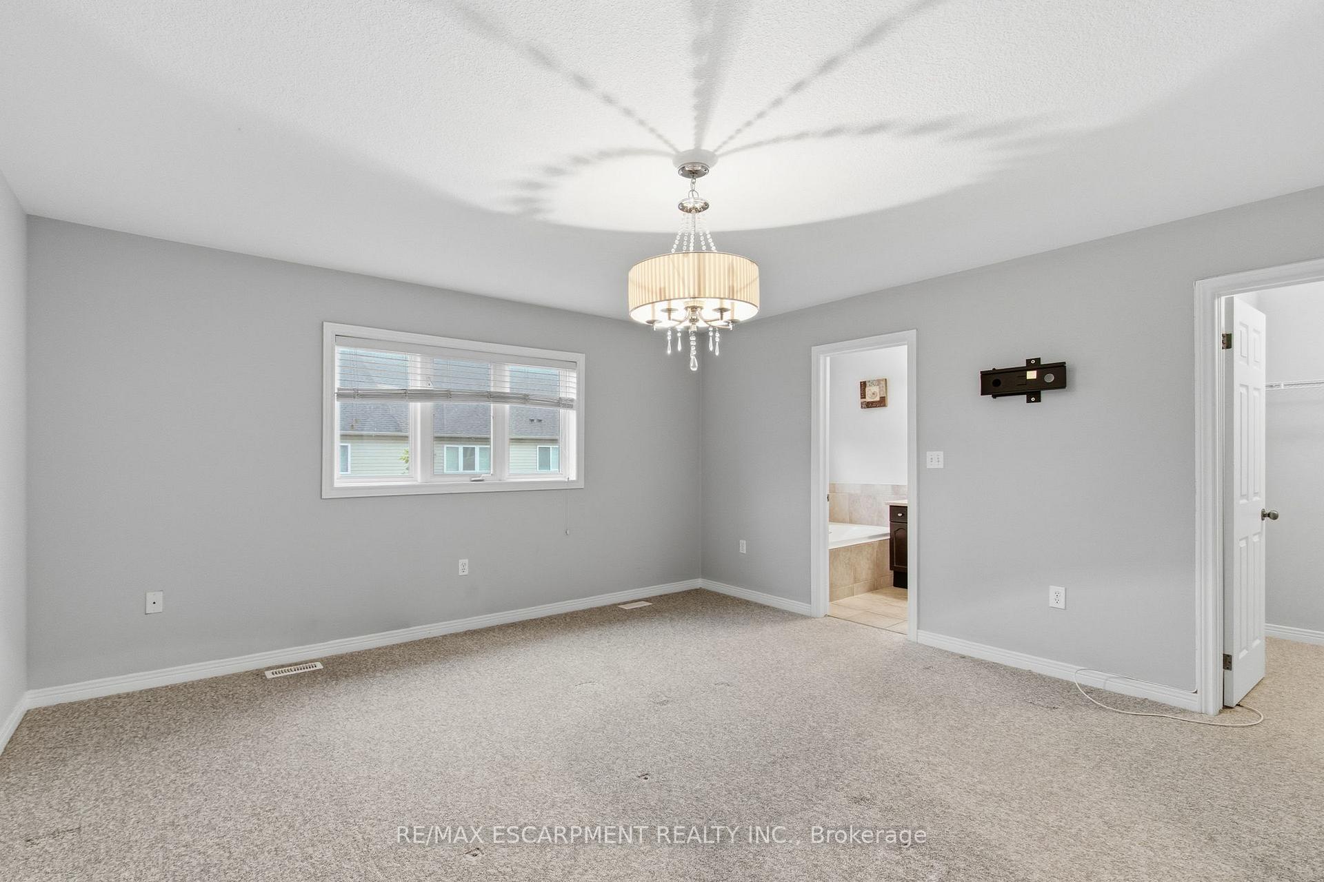 Photo 33 of 19 Blue Mountain Drive, Hamilton, Rural Glanbrook — HOMEH