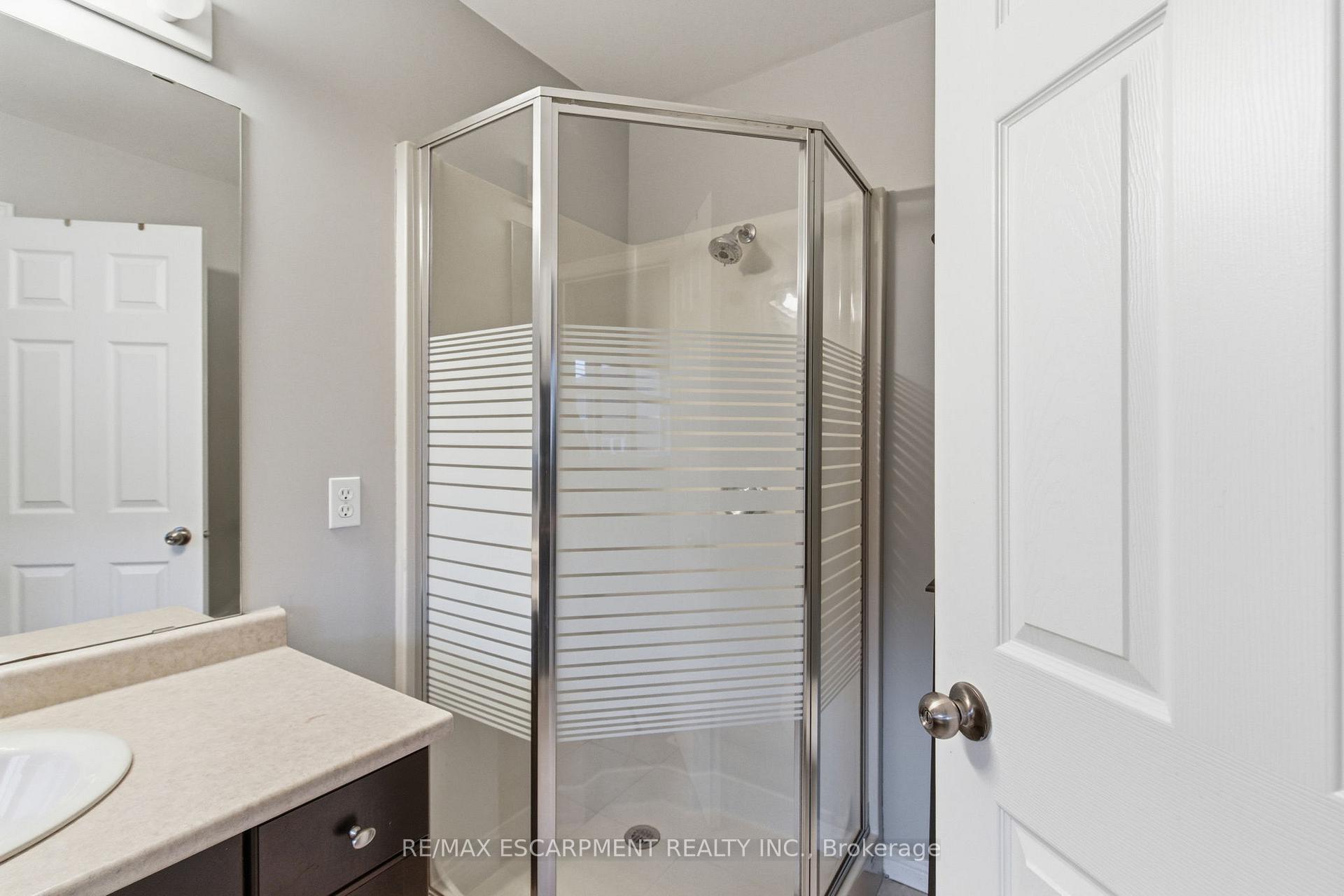 Photo 36 of 19 Blue Mountain Drive, Hamilton, Rural Glanbrook — HOMEH