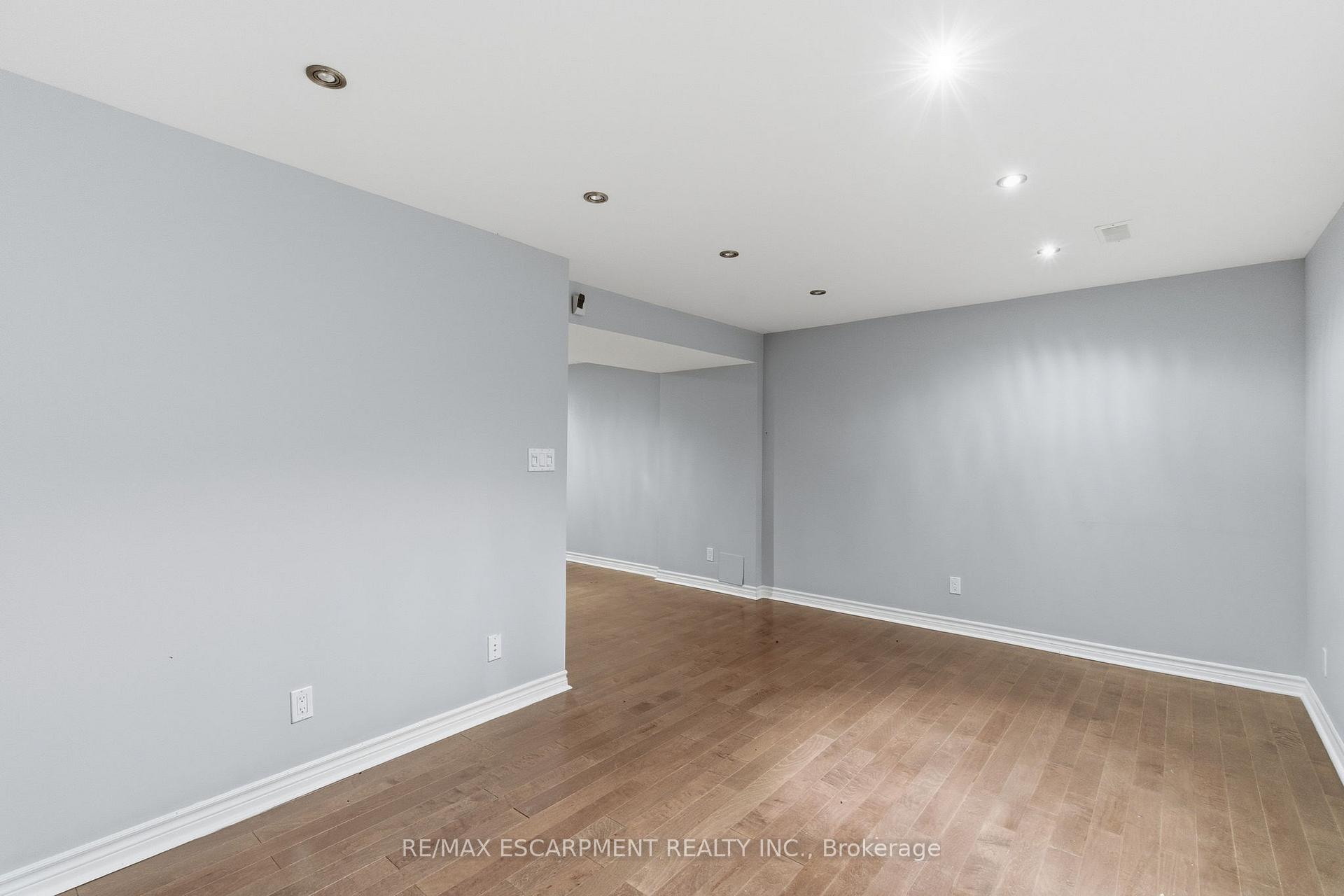 Photo 41 of 19 Blue Mountain Drive, Hamilton, Rural Glanbrook — HOMEH
