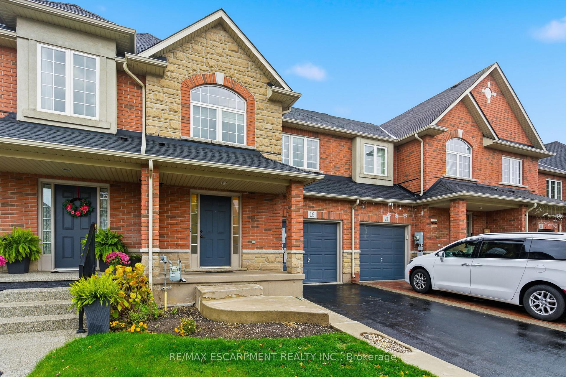 Photo 48 of 19 Blue Mountain Drive, Hamilton, Rural Glanbrook — HOMEH