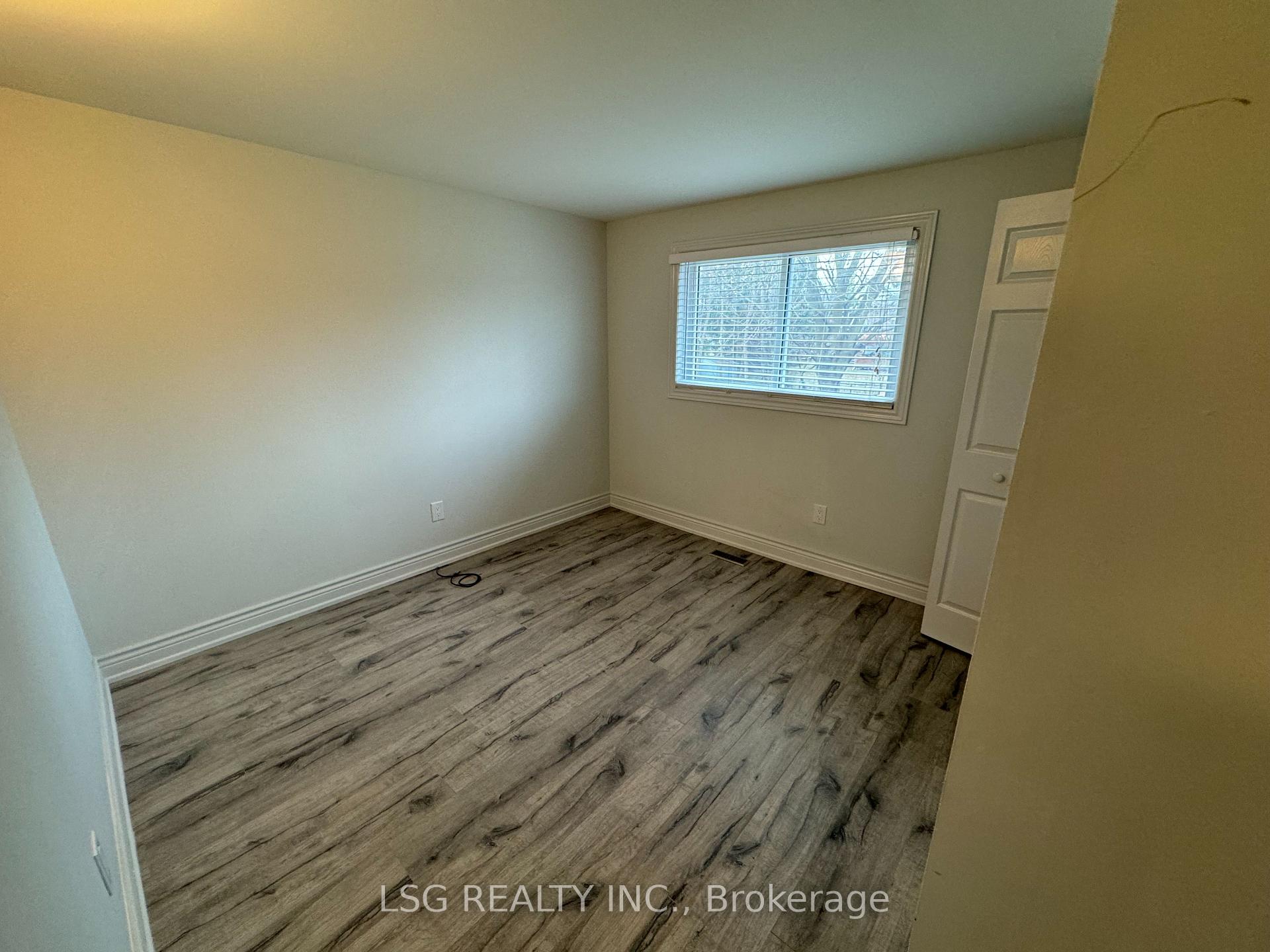 Photo 8 of 46 Devins Drive, Aurora, Aurora Heights — HOMEH