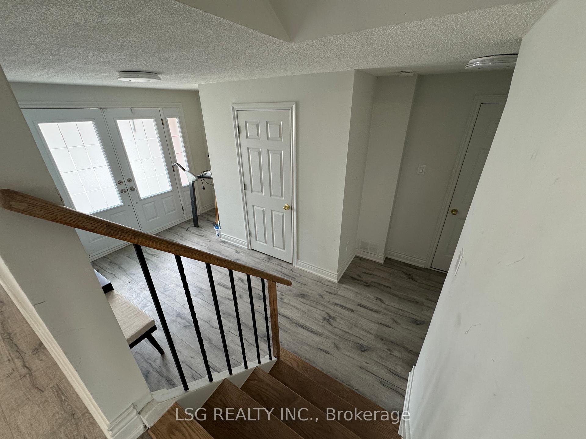 Photo 10 of 46 Devins Drive, Aurora, Aurora Heights — HOMEH