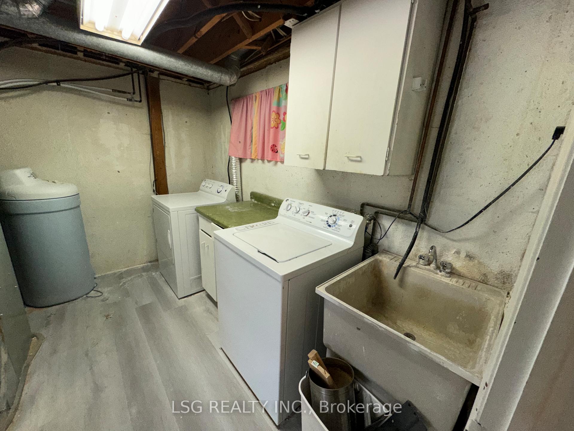 Photo 24 of 46 Devins Drive, Aurora, Aurora Heights — HOMEH