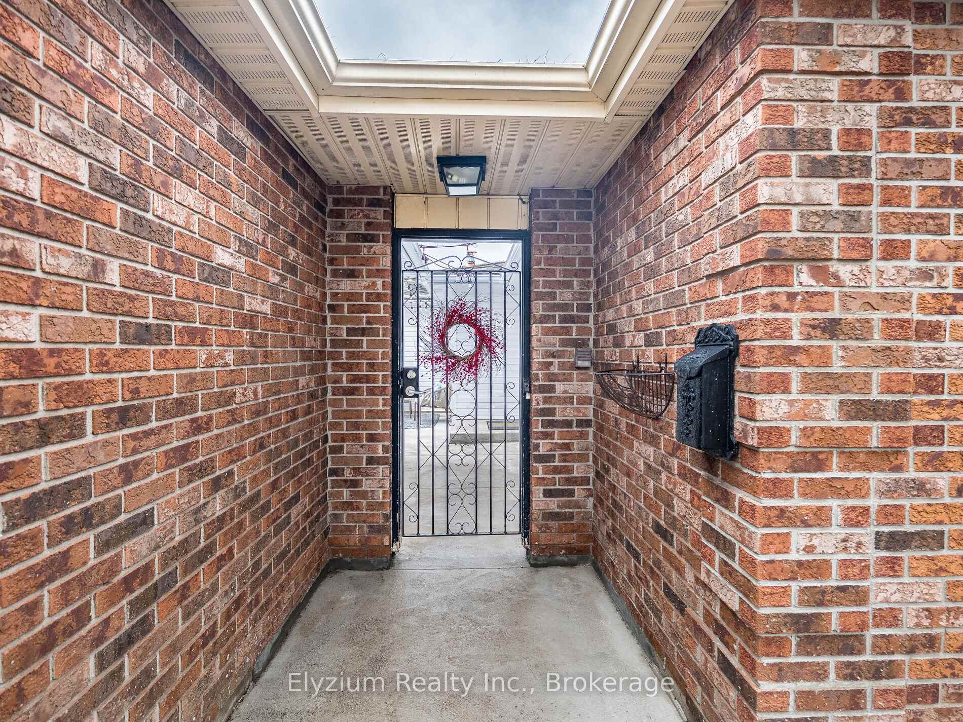 Photo 3 of 539 Kortright Road W, Guelph, Kortright West — HOMEH