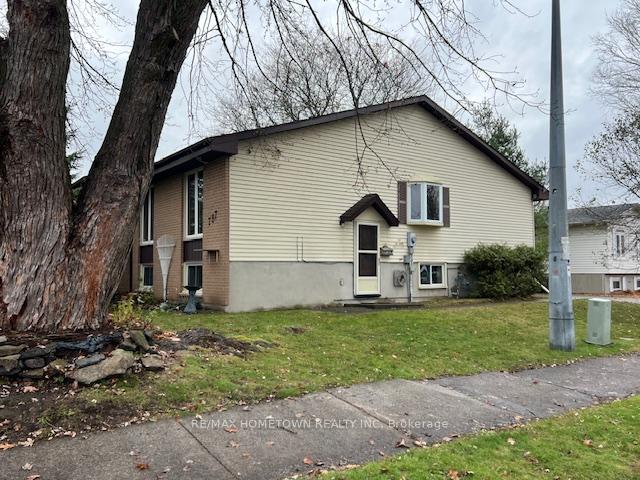 Photo 2 of 787 Colonel Curry Drive, Brockville — HOMEH
