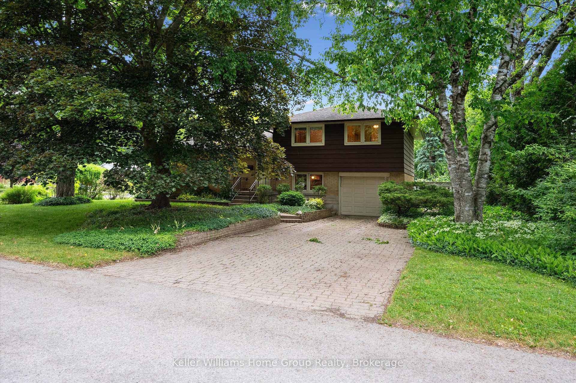 Photo 2 of 34 Hales Crescent, Guelph, Dovercliffe Park/Old University — HOMEH